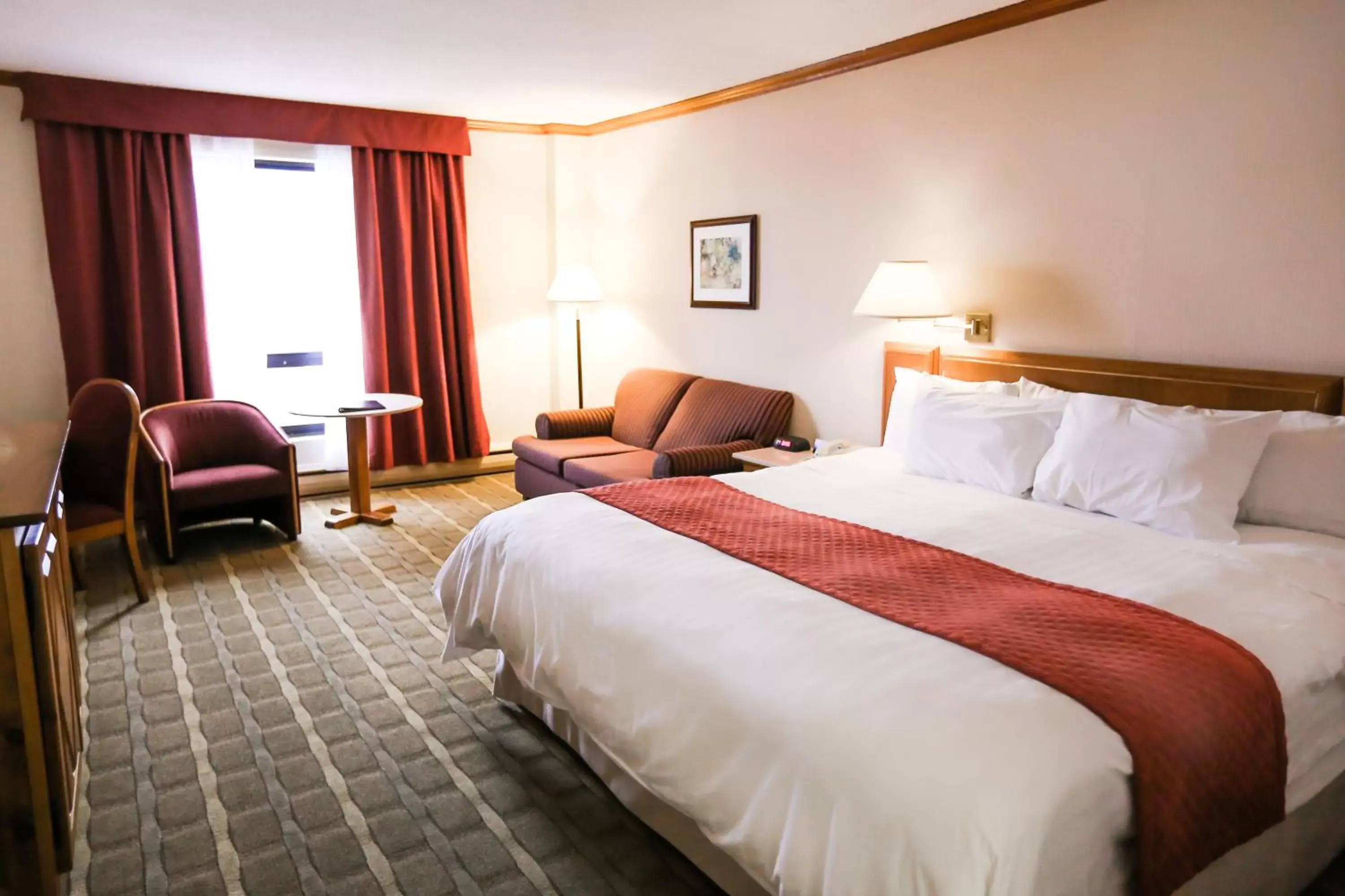 Bedroom, Bed in Hôtels Gouverneur Trois-Rivières