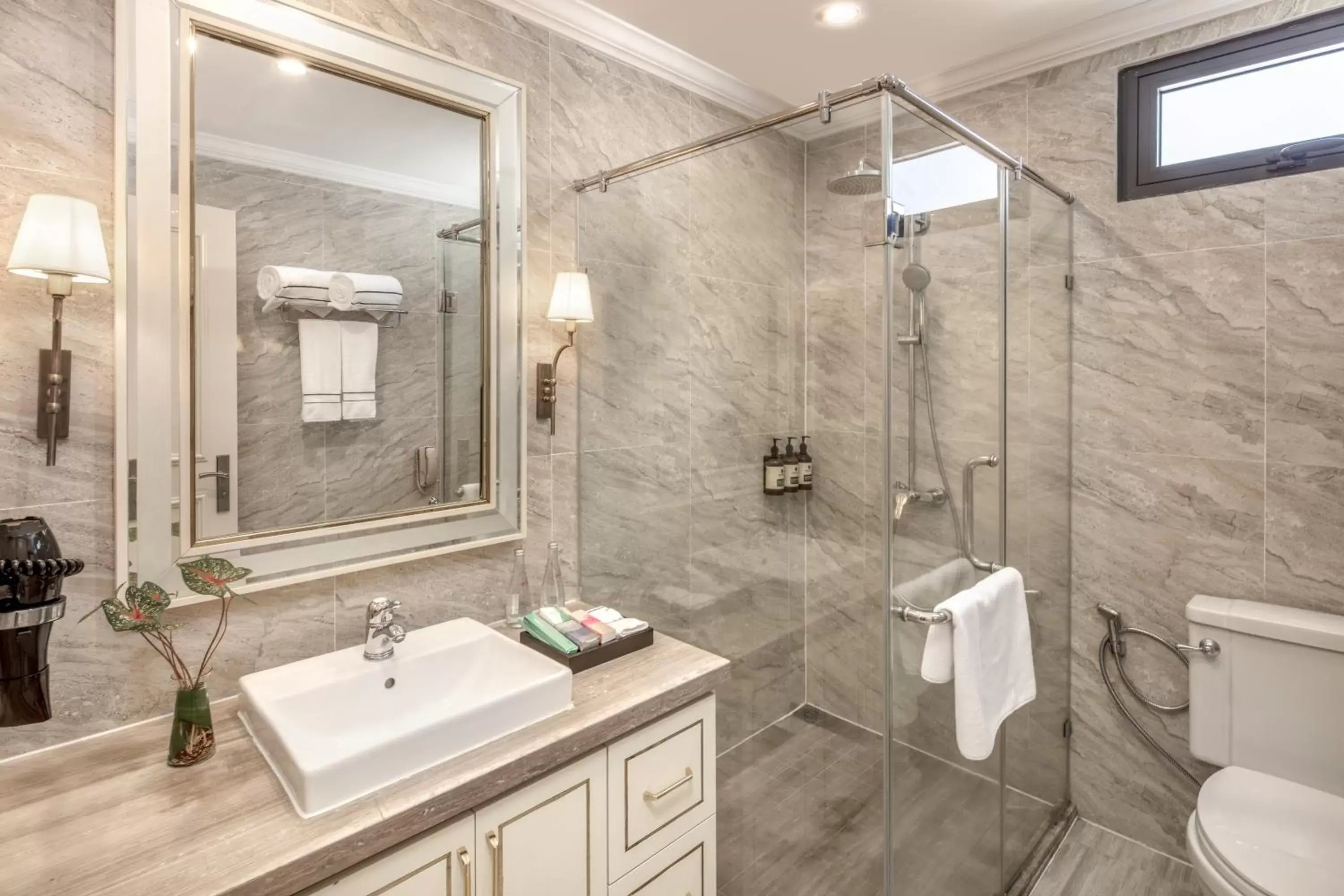 Bathroom in Meliá Vinpearl Cam Ranh Beach Resort Bathroom in Meliá Vinpearl Cam Ranh Beach Resort