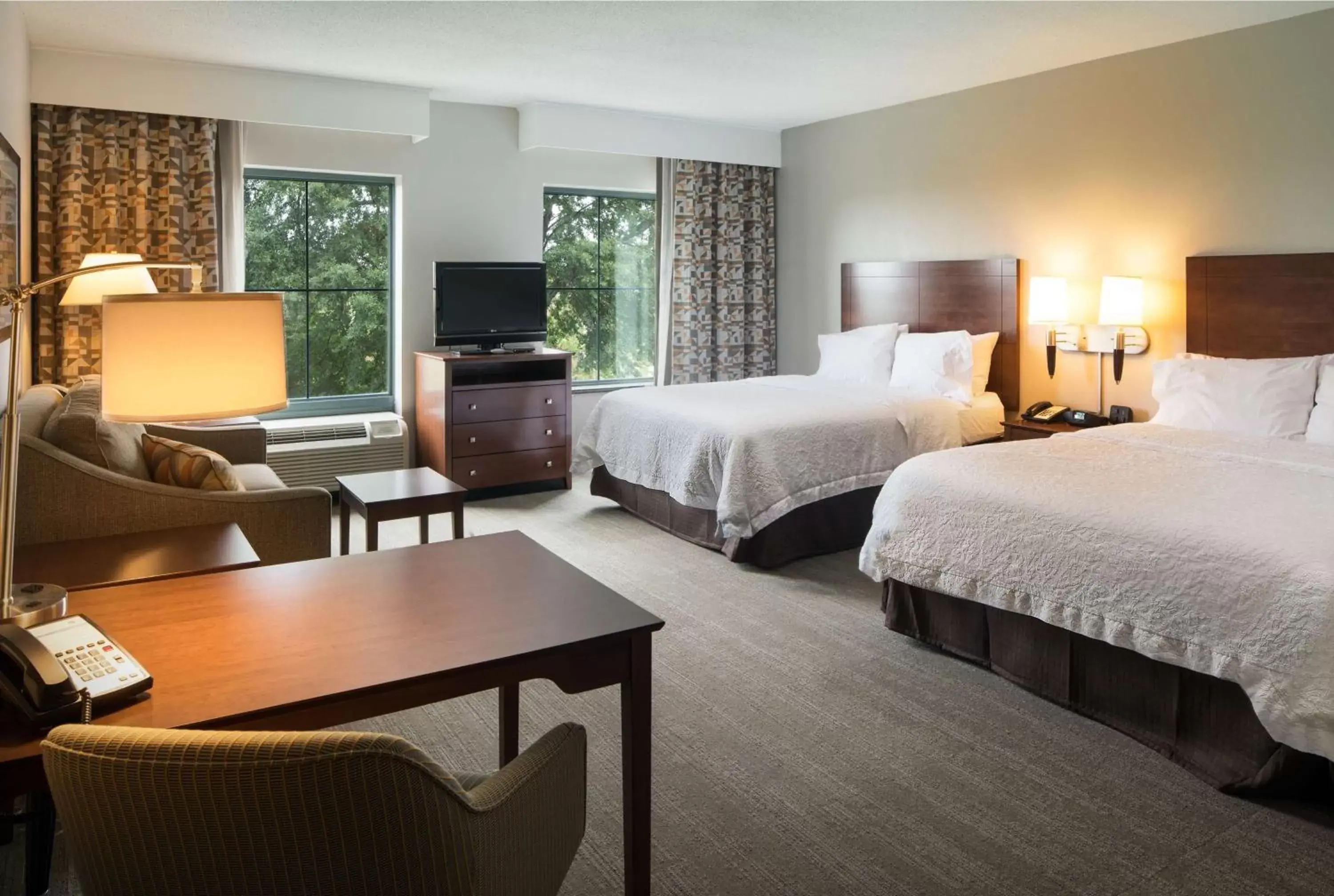 Bedroom in Hampton Inn & Suites Little Rock-Downtown