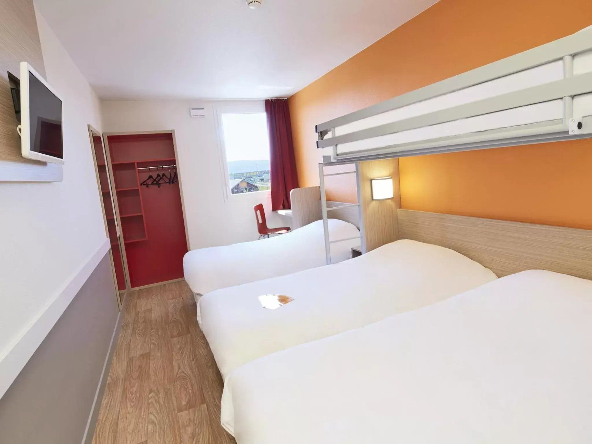 Photo of the whole room, Bunk Bed in Premiere Classe Valence Nord - Saint Marcel Les Valence