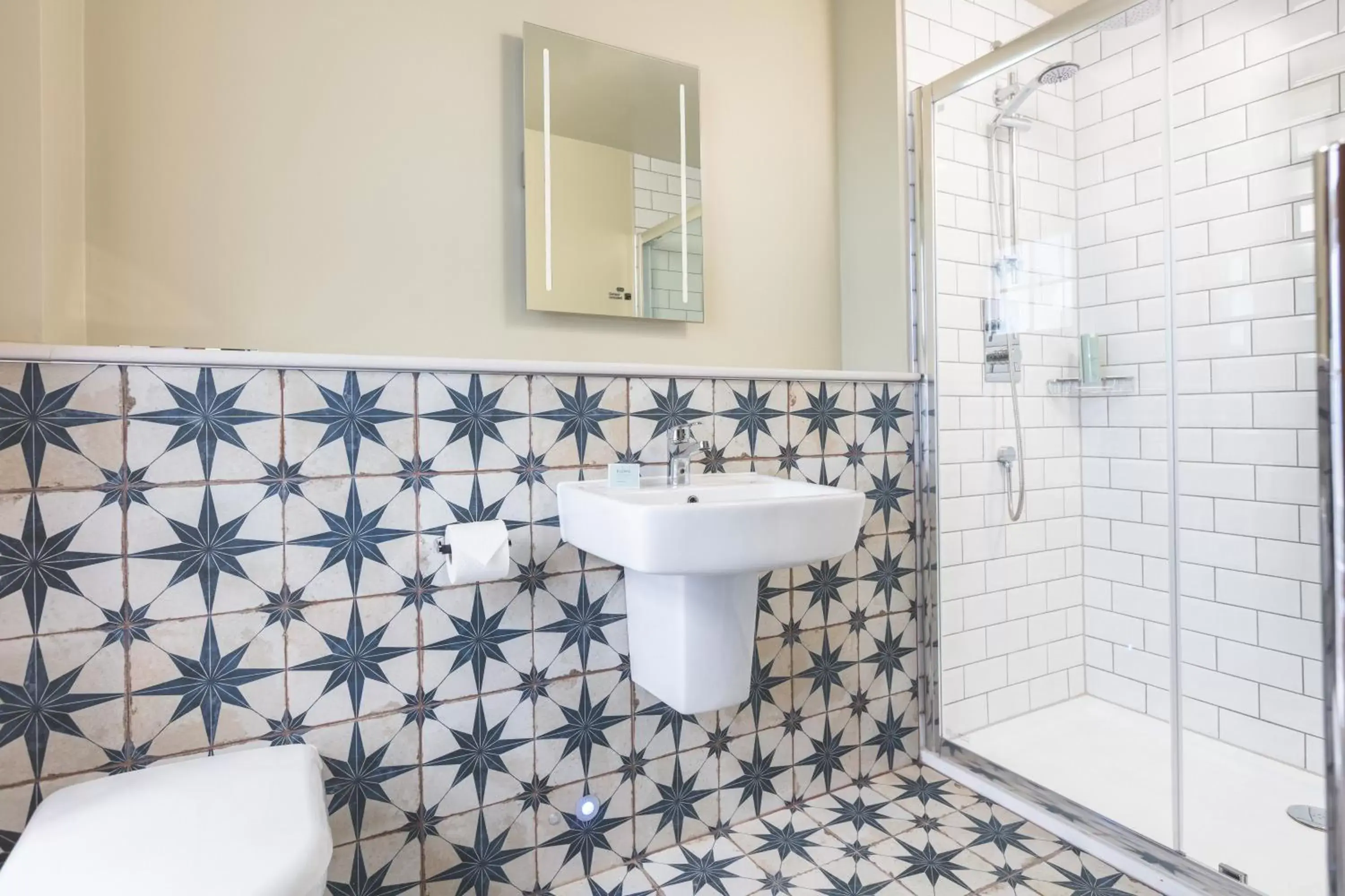 Shower, Bathroom in Rock Point Inn