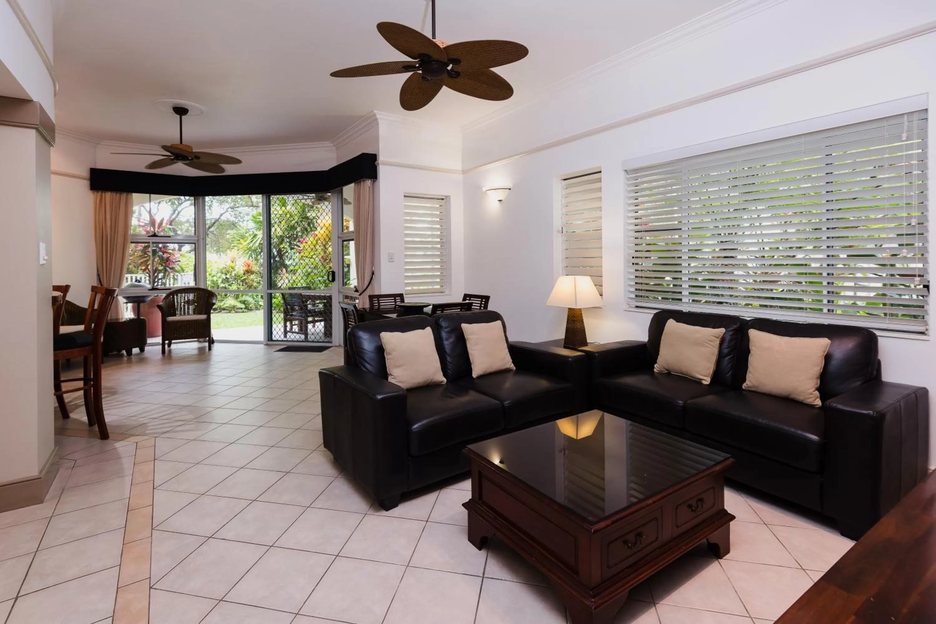 Living room in Villa Beach Palm Cove