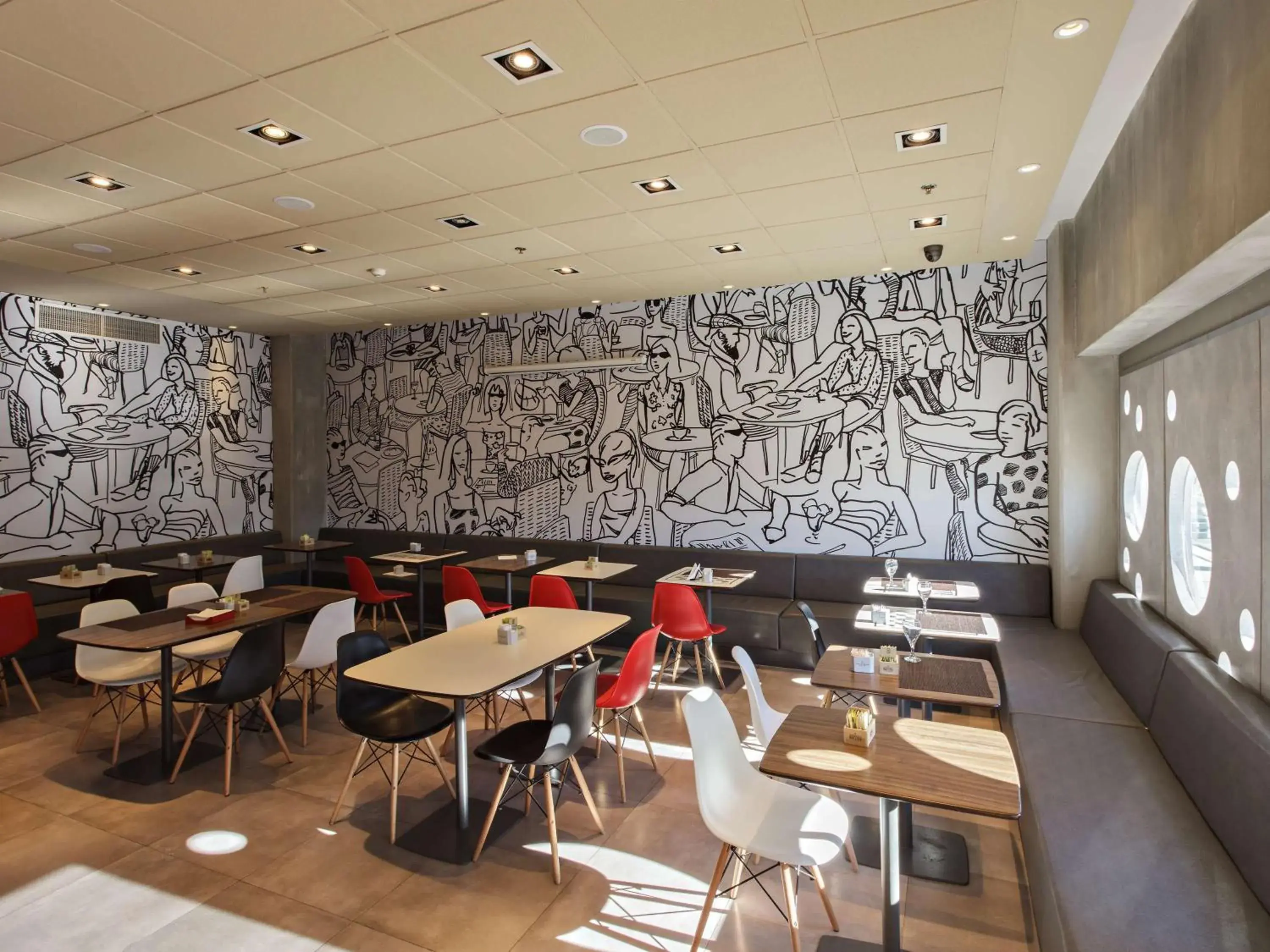 Restaurant/Places to Eat in Hotel Ibis Pilar