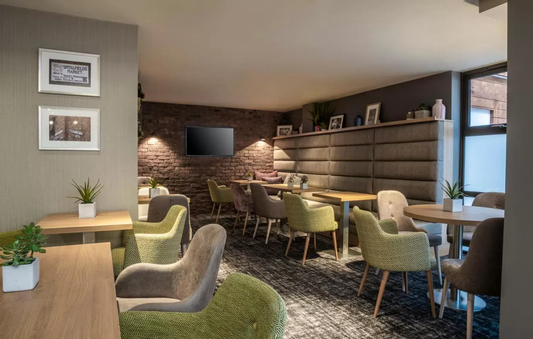 Lounge or bar, Lounge/Bar in Point A London Liverpool Street