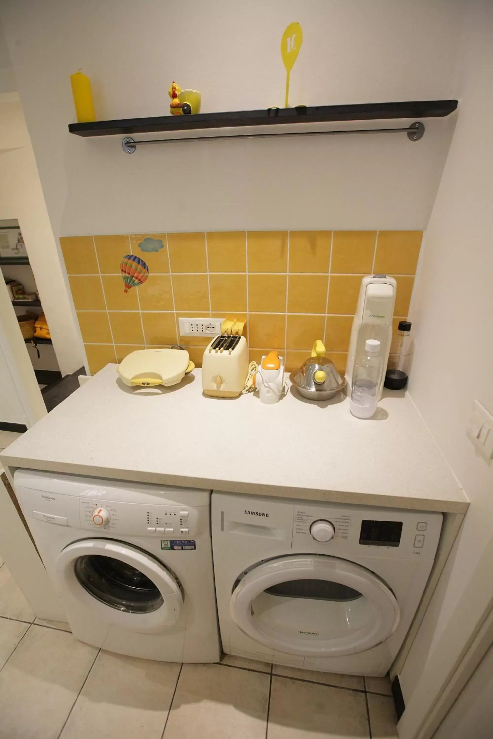 Communal kitchen, Kitchen/Kitchenette in HOT AIR BALLOONS B&B