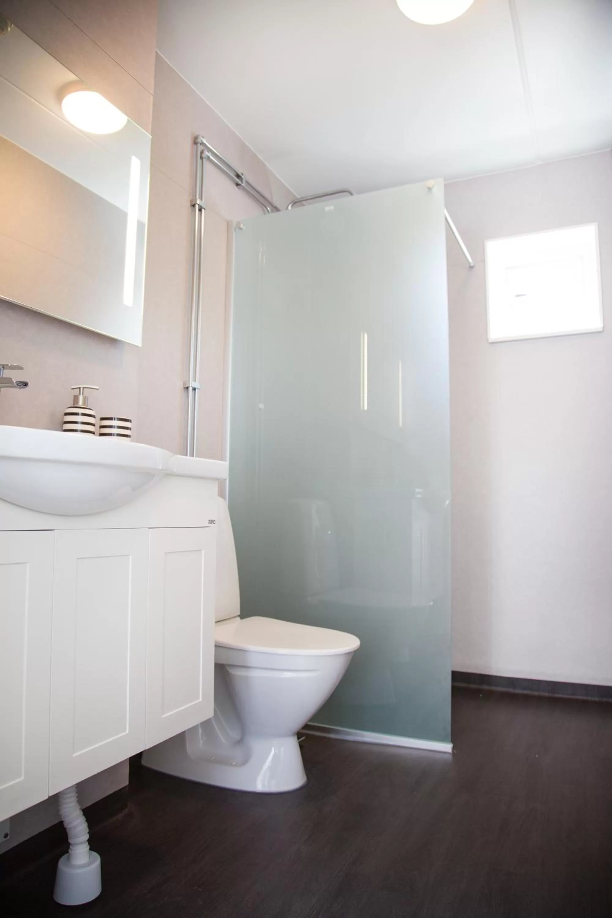 Bathroom in Easy Livin' Apartment Hotel