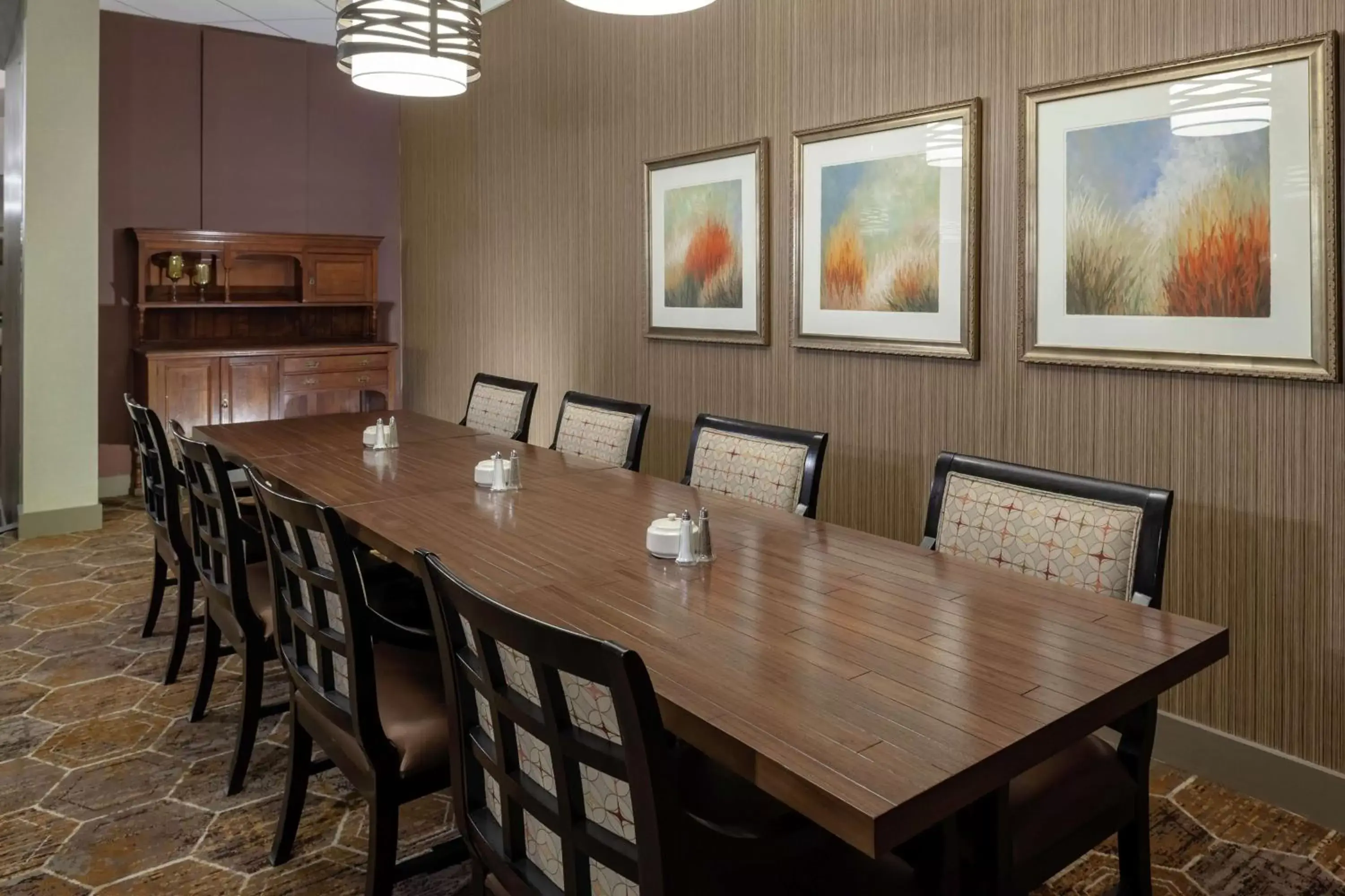 Restaurant/places to eat in DoubleTree by Hilton Kansas City - Overland Park