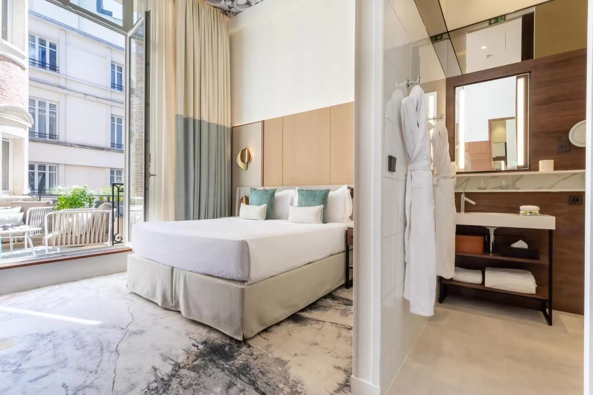 Photo of the whole room in InterContinental Paris Champs Elysées Etoile, an IHG Hotel