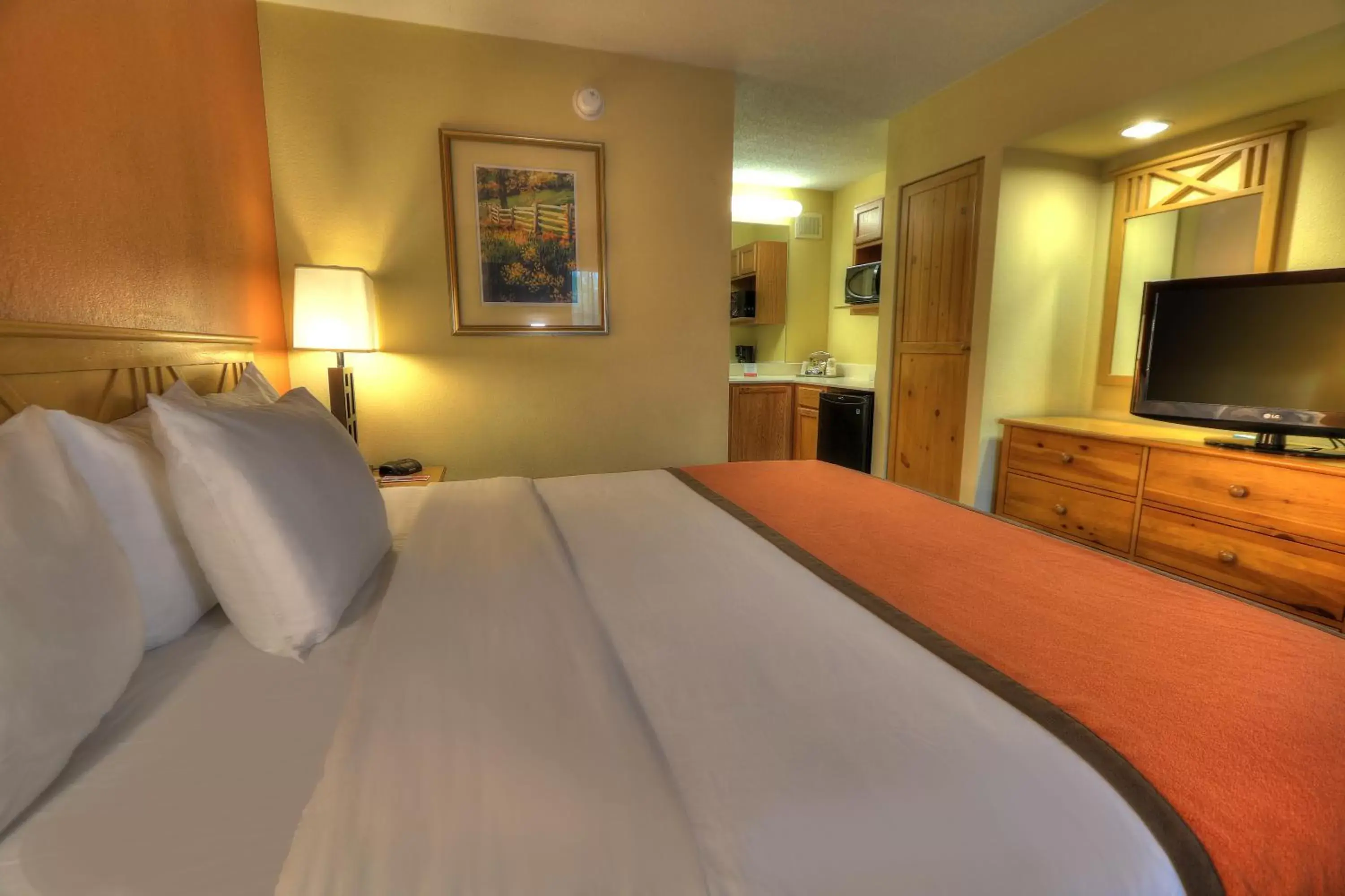 King Room with River View - Accessible/Non-Smoking in Econo Lodge Pigeon Forge Riverside King Room with River View - Accessible/Non-Smoking in Econo Lodge Pigeon Forge Riverside