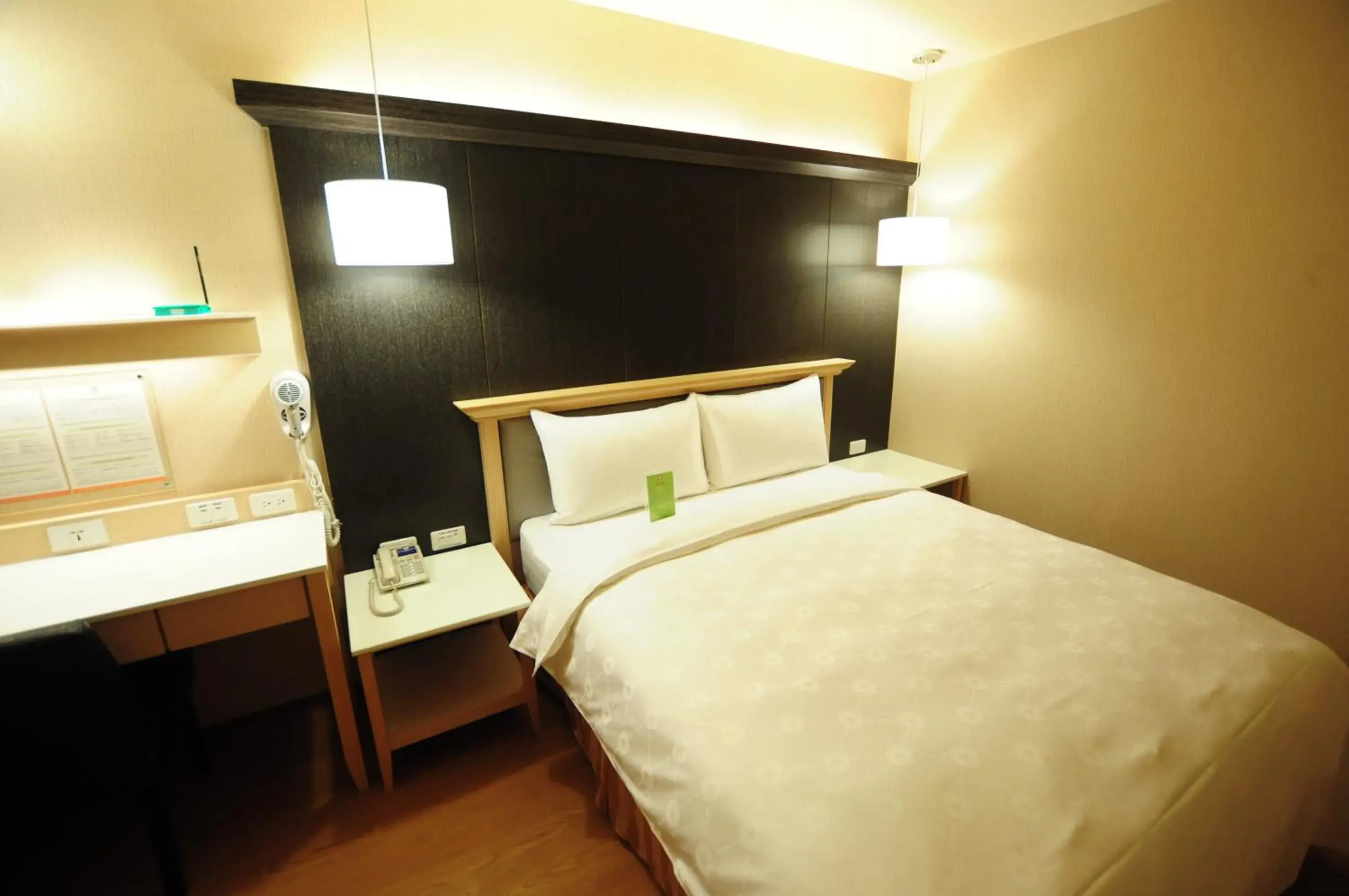 Photo of the whole room, Bed in Kindness Hotel - Kaohsiung Main Station