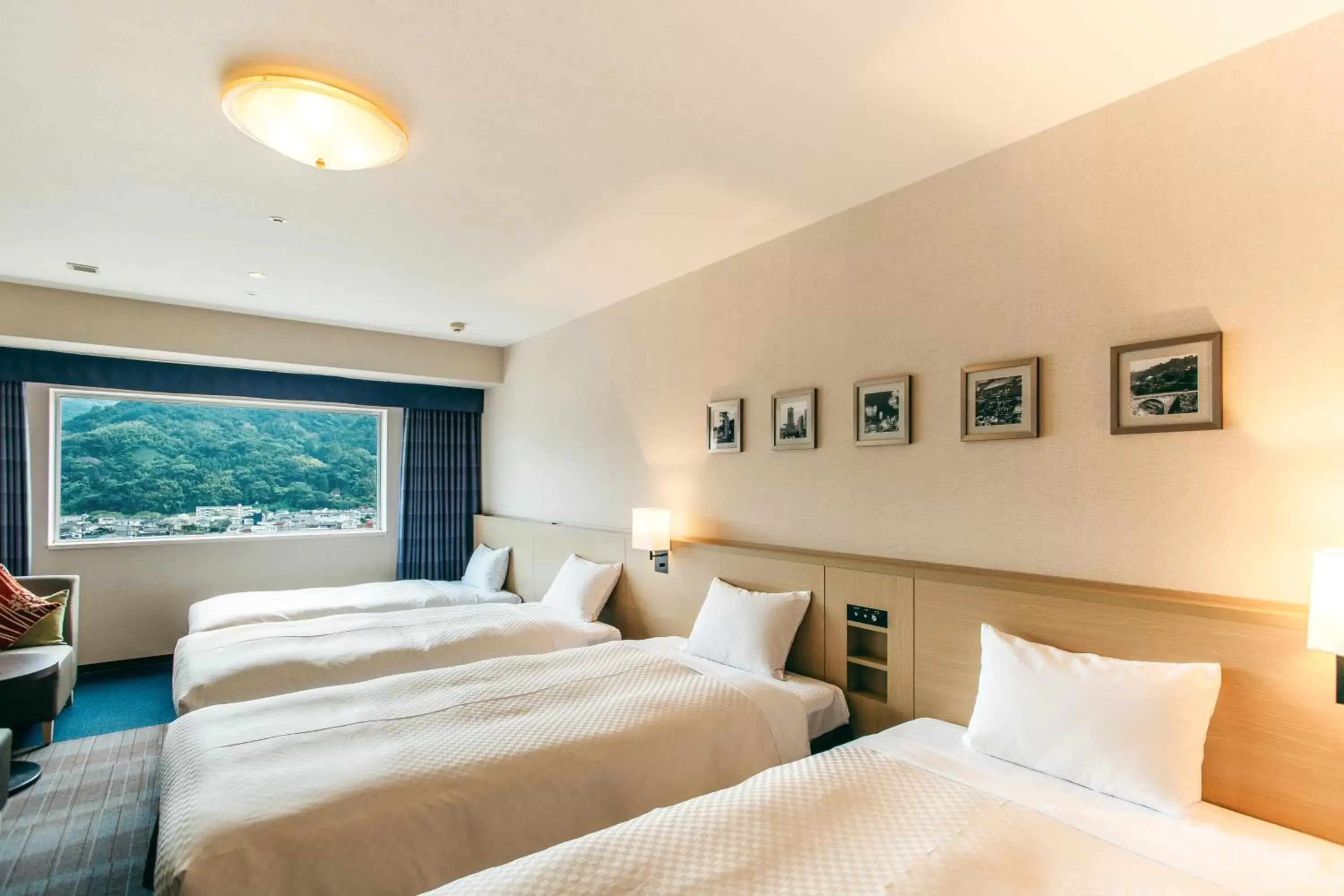 Photo of the whole room, Bed in KAMENOI HOTEL Beppu