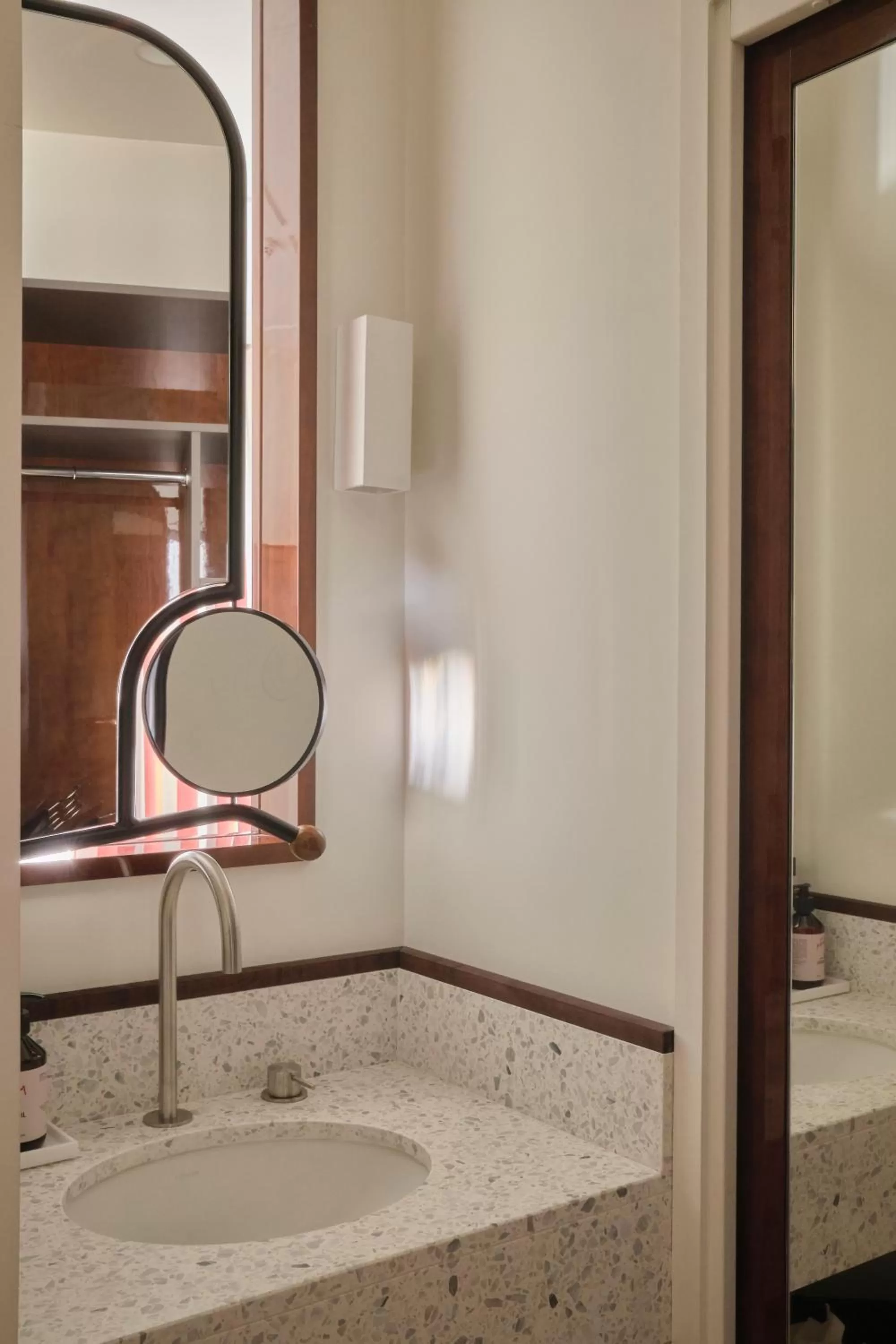 Bathroom in Hôtel Wallace, a Member of Design Hotels