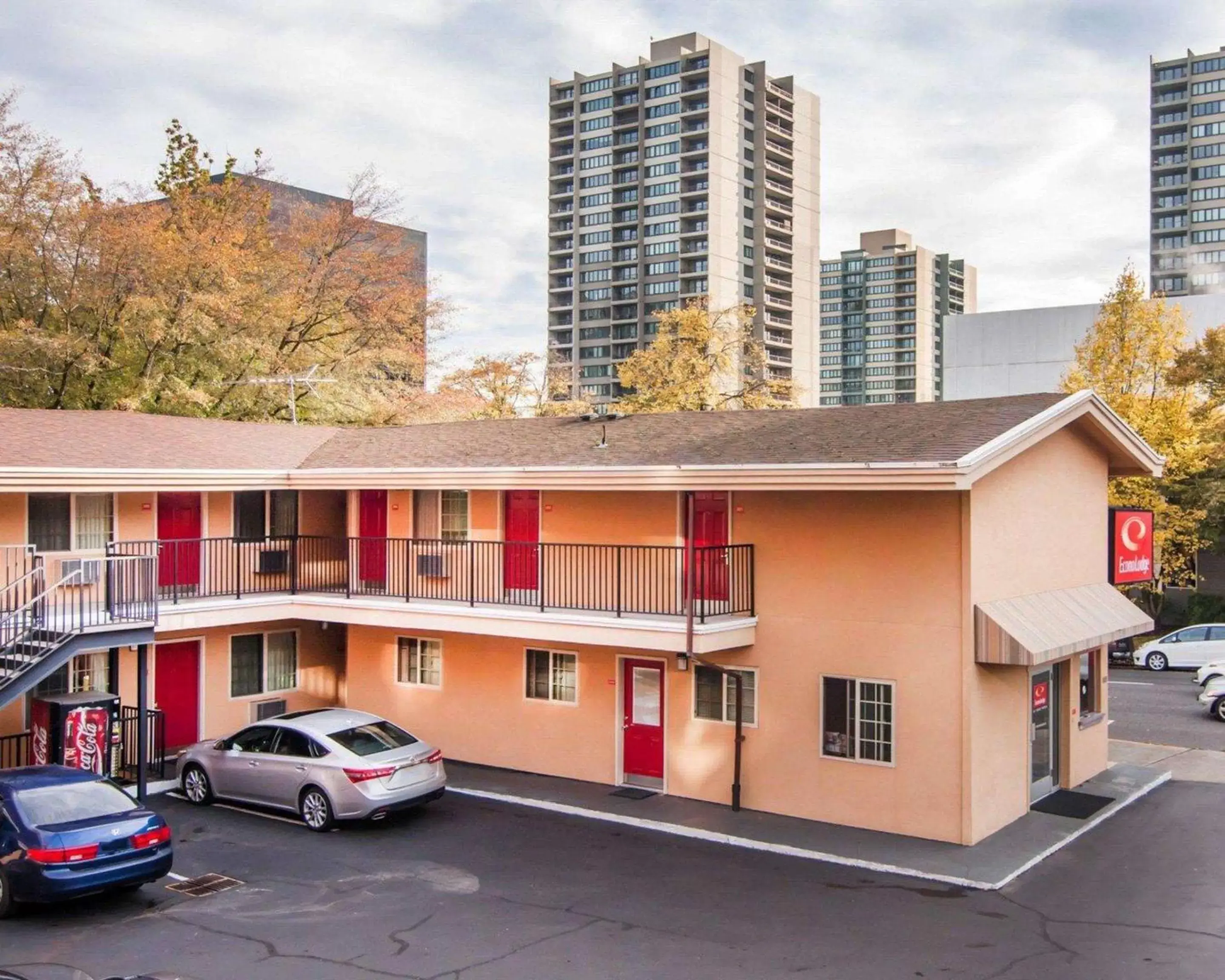 Property building in Econo Lodge City Center