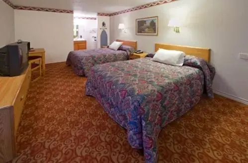 Bed in Americas Best Value Inn Weatherford