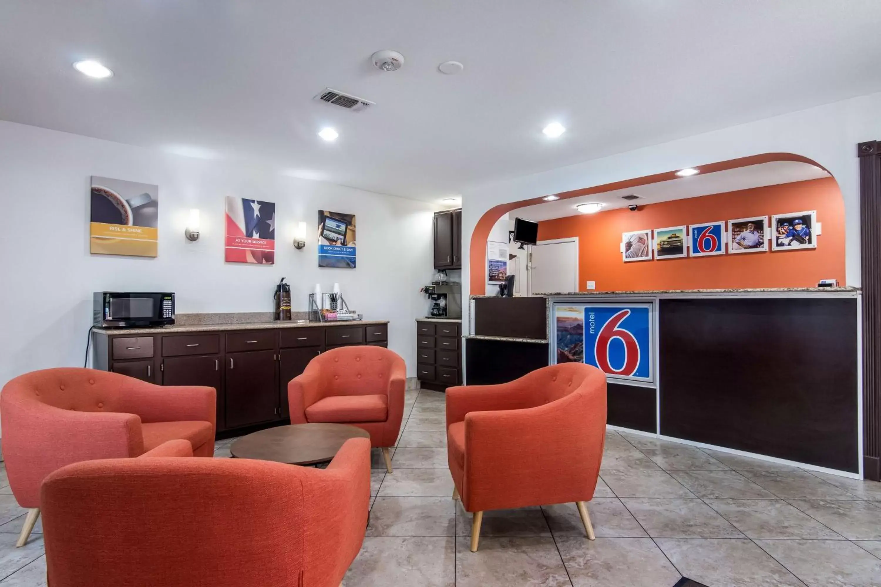 Lobby or reception, Lounge/Bar in Motel 6-Marshall, TX