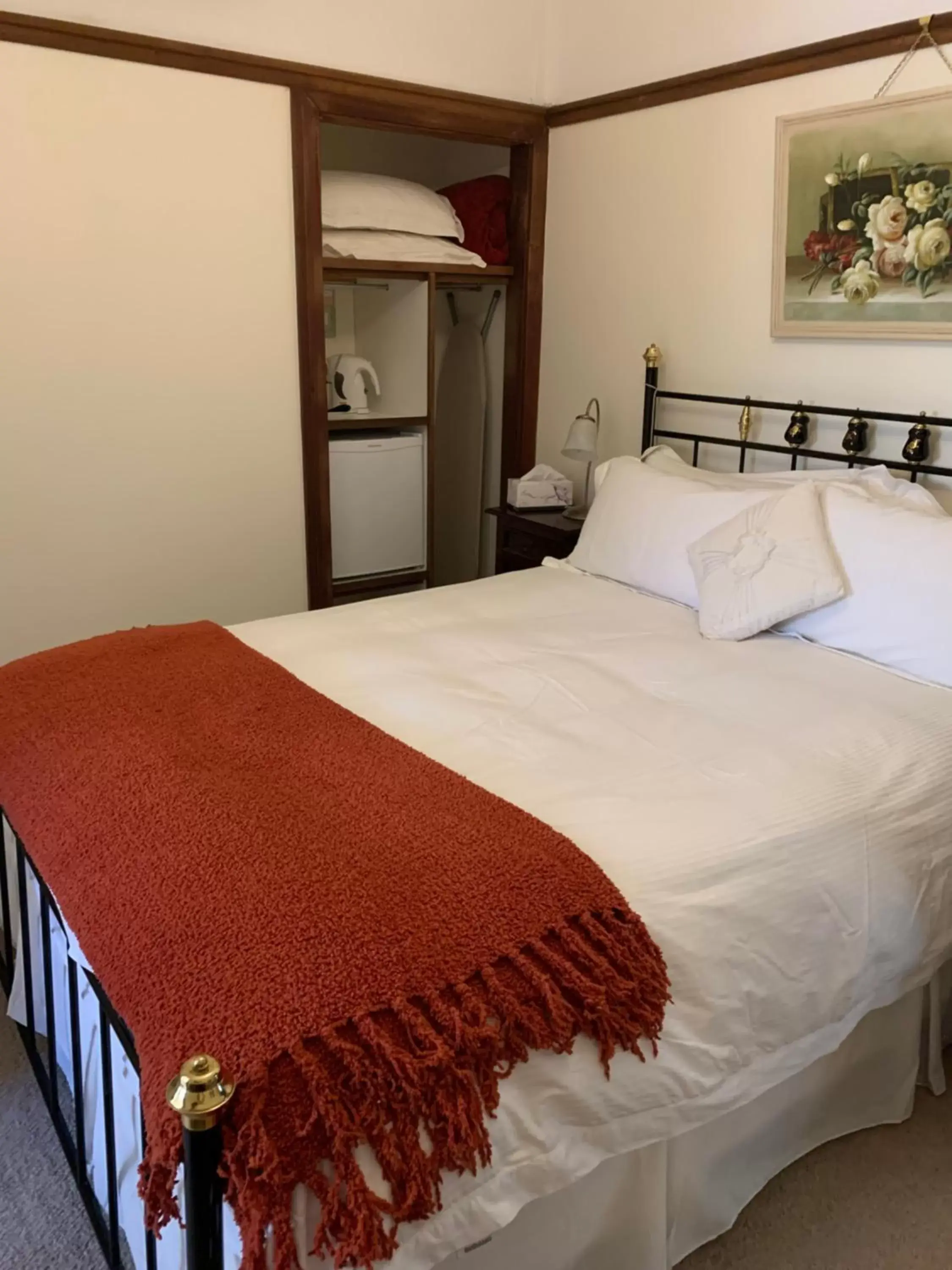 Bedroom, Bed in Rosebridge House Bed & Breakfast Adult Retreat