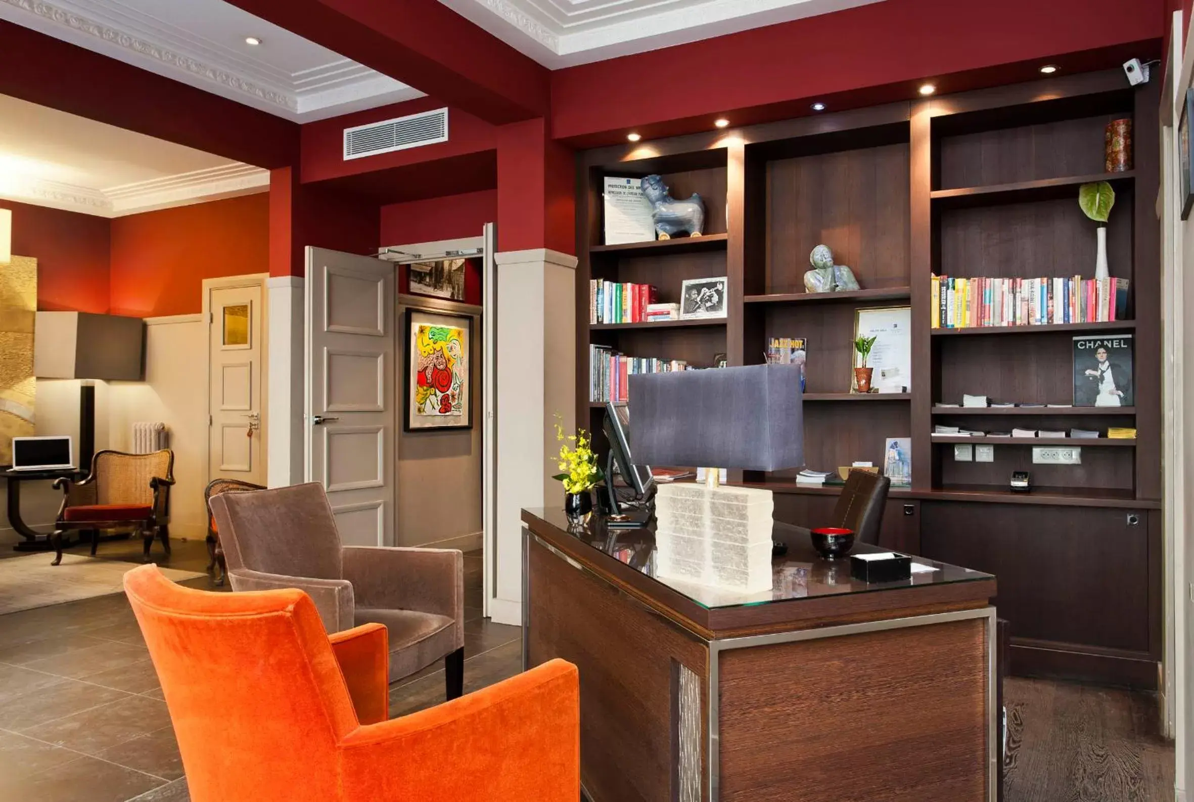 Lobby or reception, Lounge/Bar in Crystal Hotel