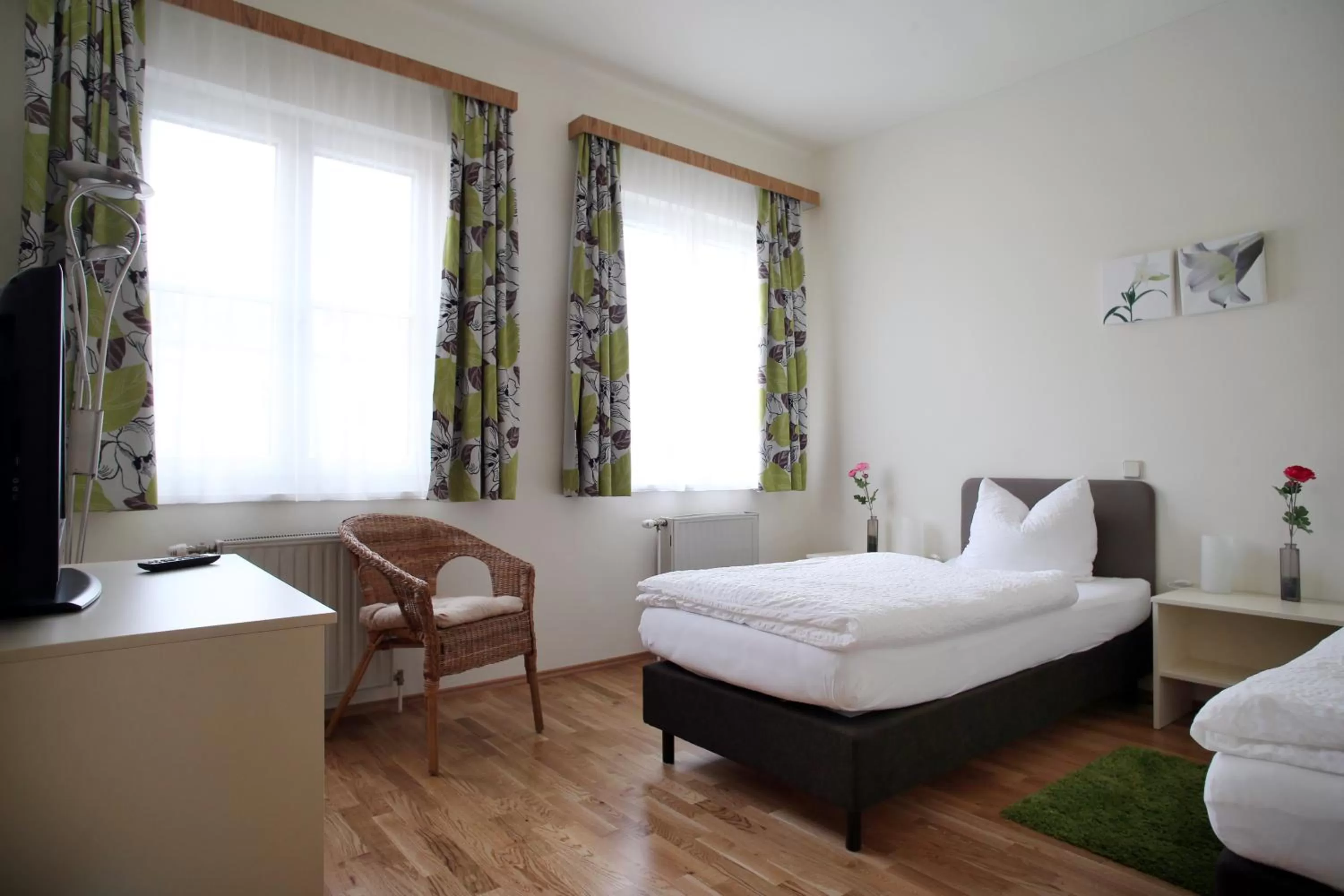 Photo of the whole room, Bed in Babenbergerhof