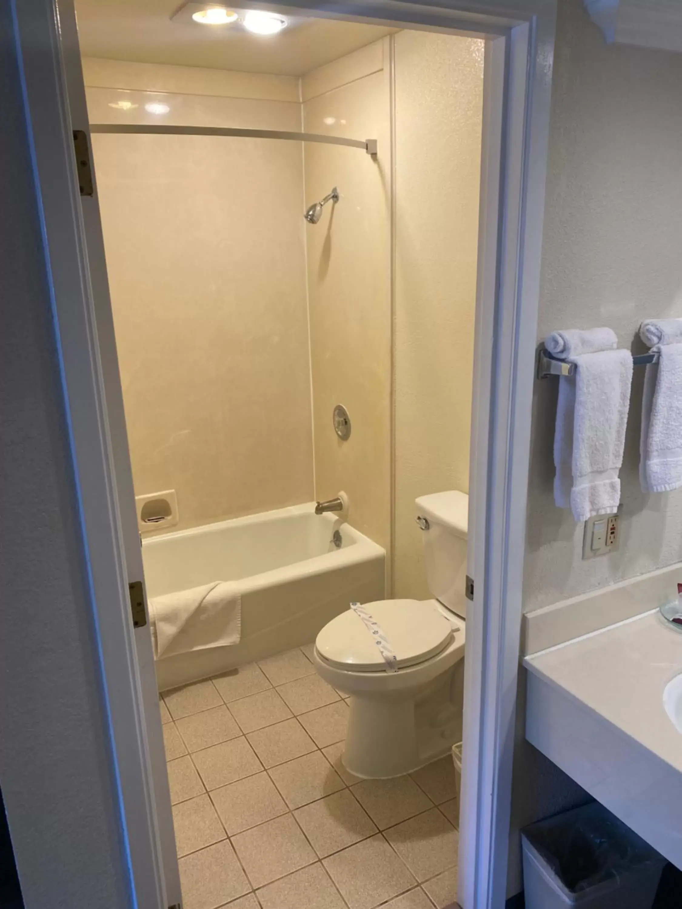 Bathroom in Atascadero Inn