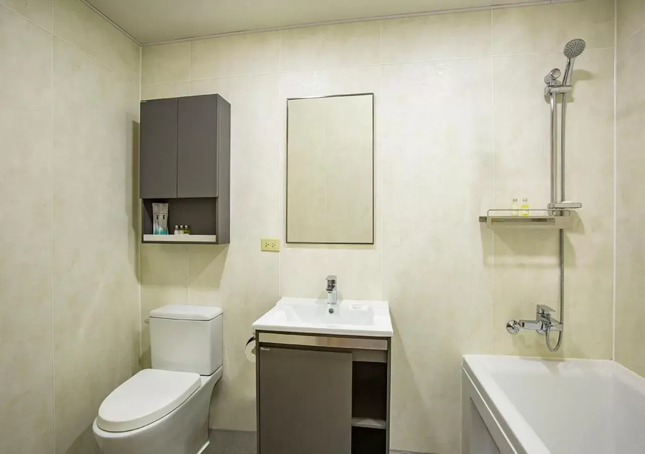 Shower, Bathroom in Bayview Hotel Guam