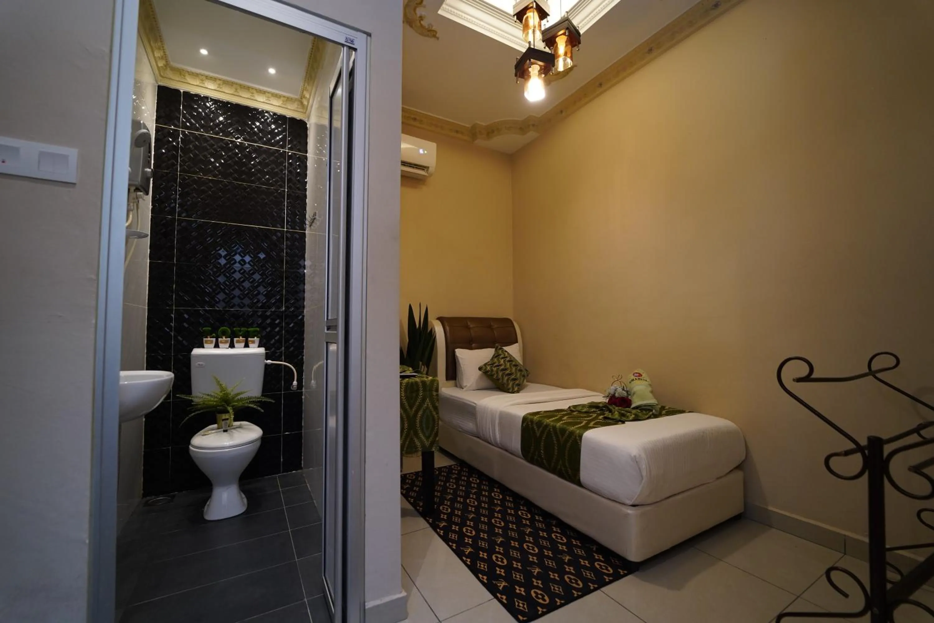 Bed in Ghazrin's Classic Hotel JB