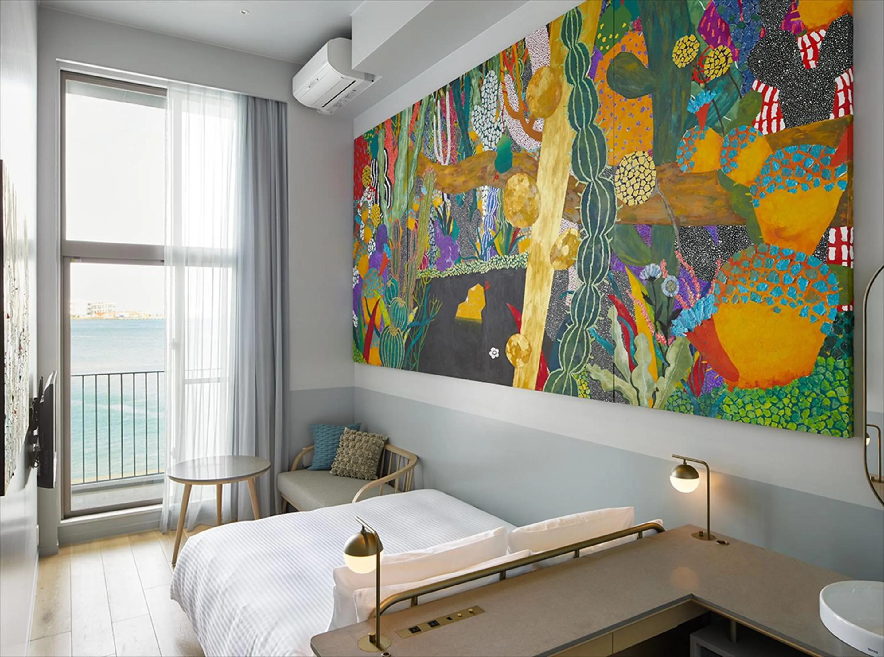 View (from property/room), Bed in HOTEL ANTEROOM NAHA