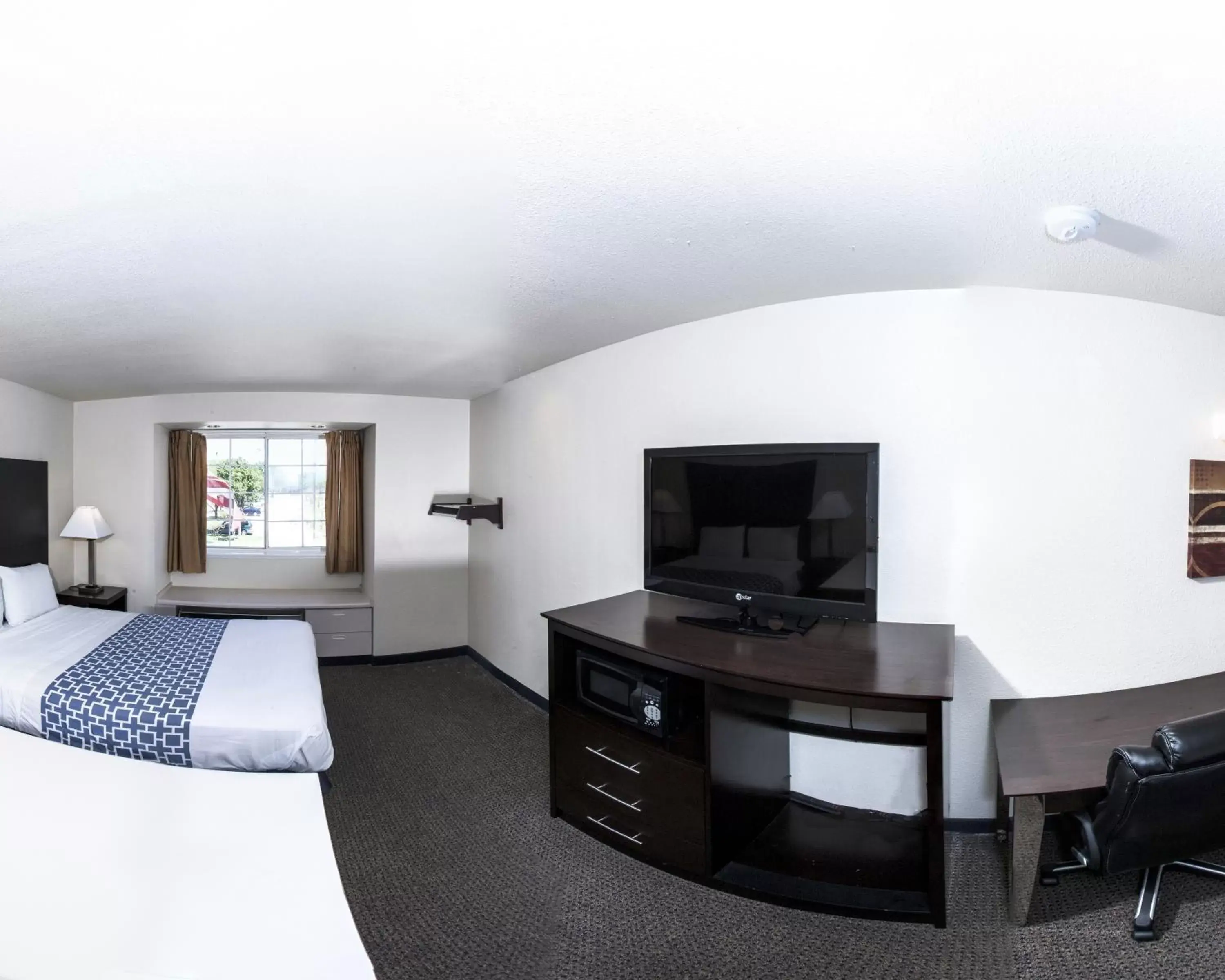 Queen Room with Two Queen Beds - Non-Smoking in Rodeway Inn & Suites Lewisville I-35