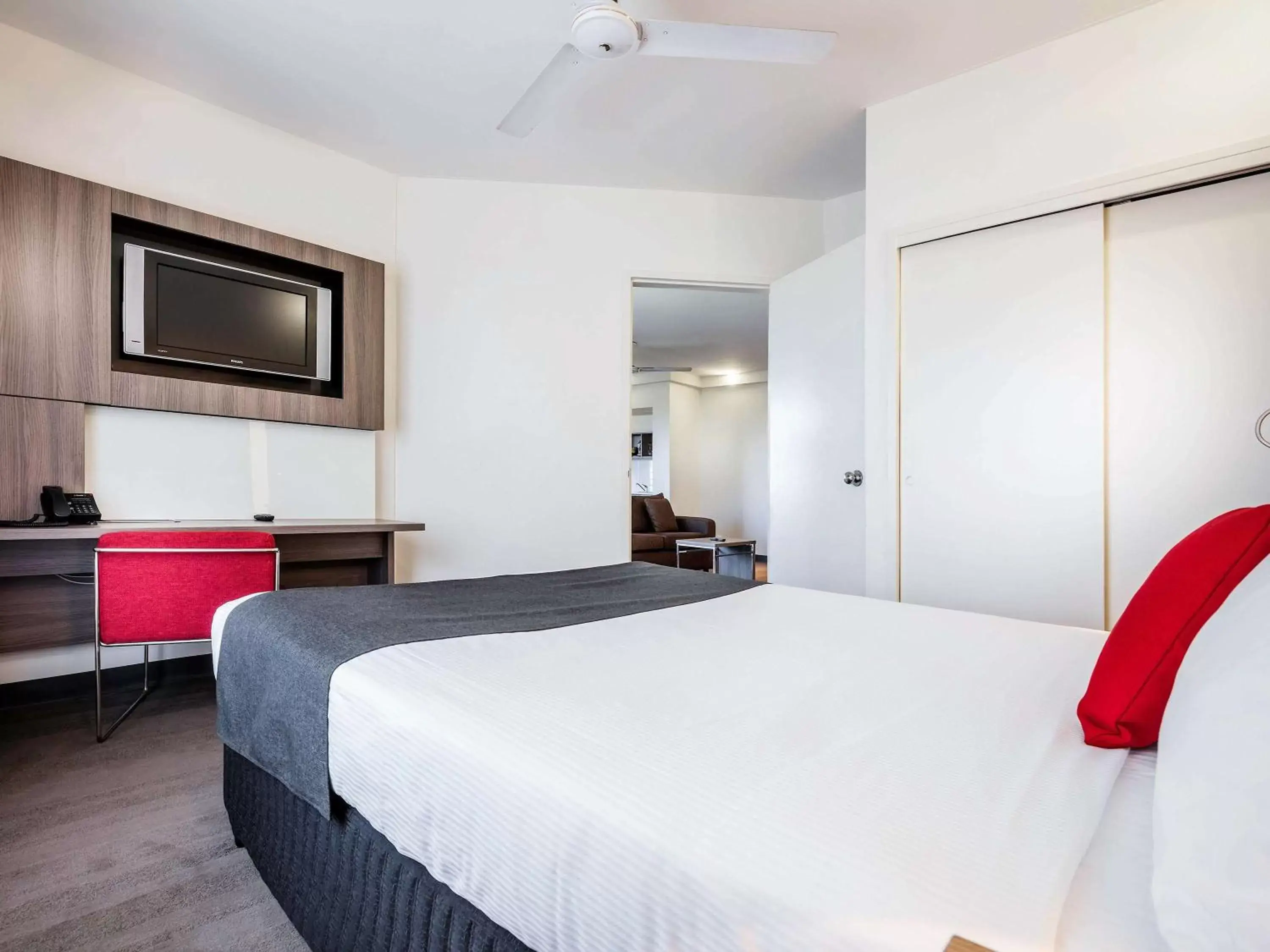Bed, Room Photo in Novotel Darwin CBD