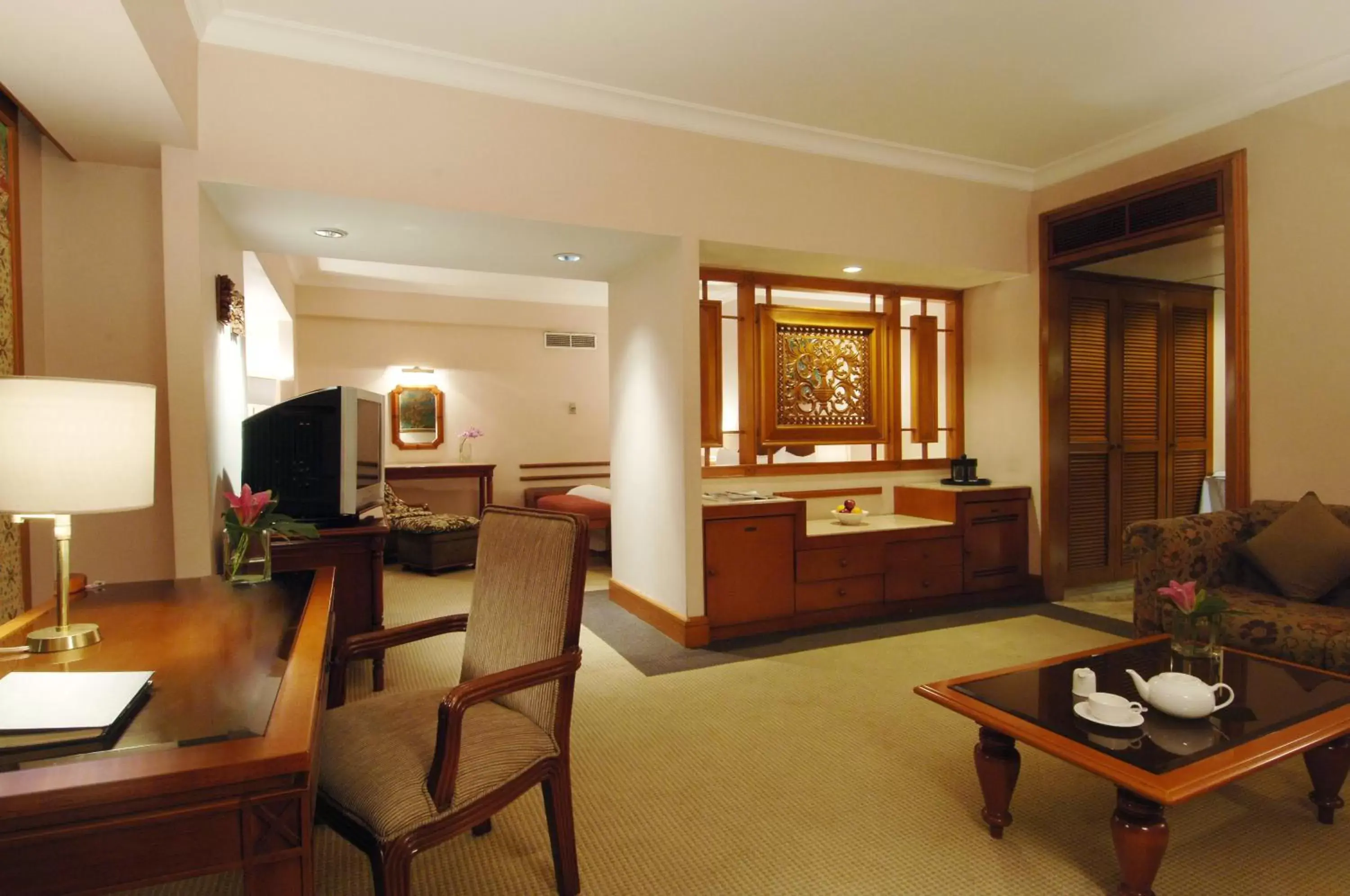 Bed, Seating Area in The Sultan Hotel & Residence Jakarta