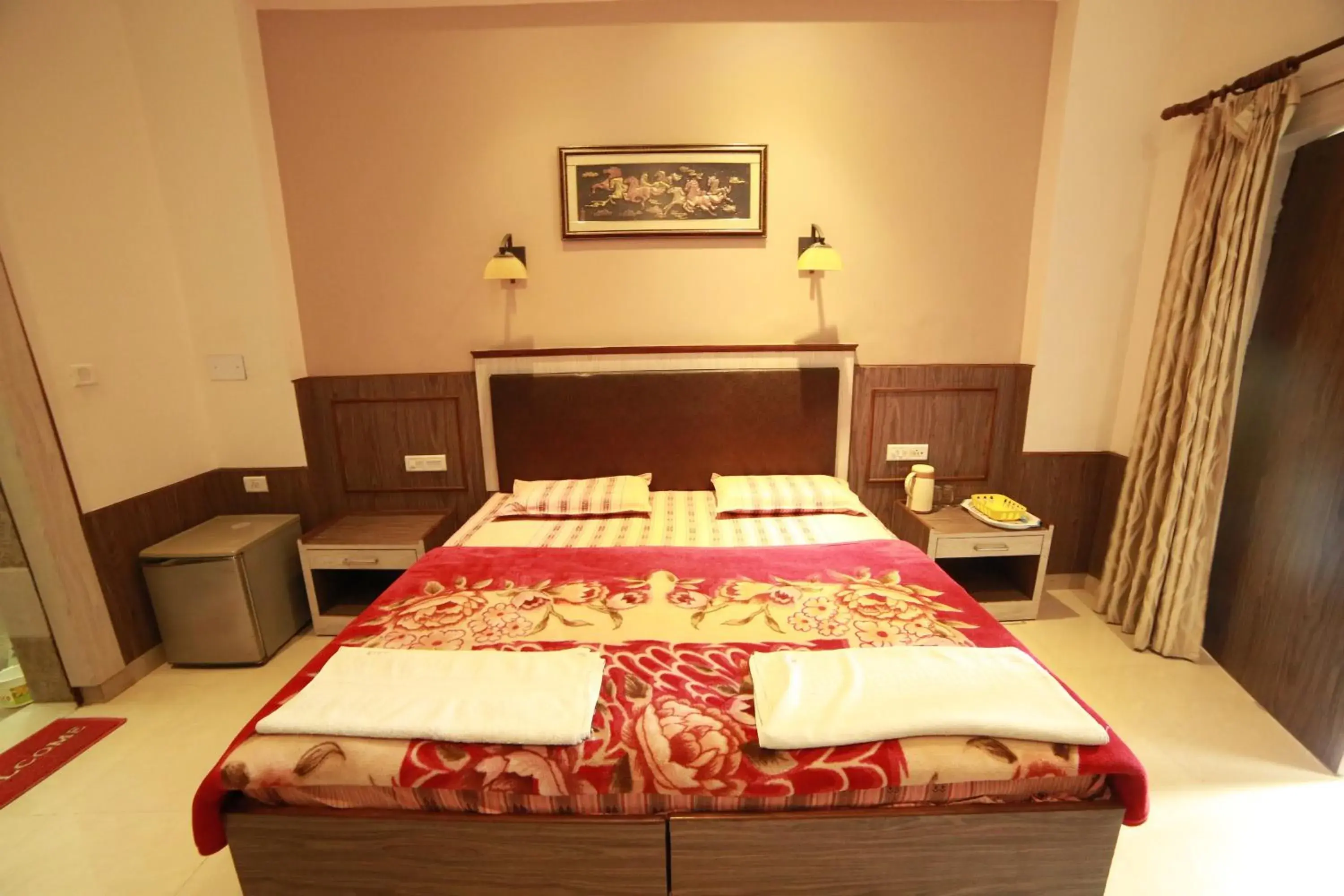 Bed in HOTEL SIDHARTHA (600 meters from Taj Mahal)