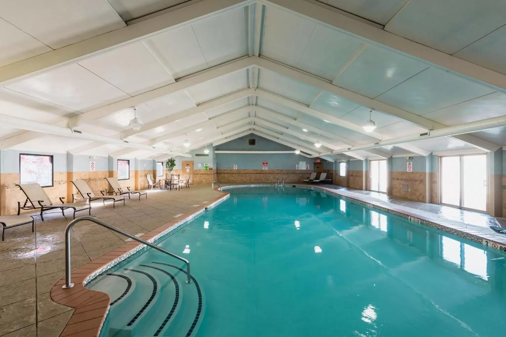 Swimming Pool in Holiday Inn South Plainfield-Piscataway, an IHG Hotel