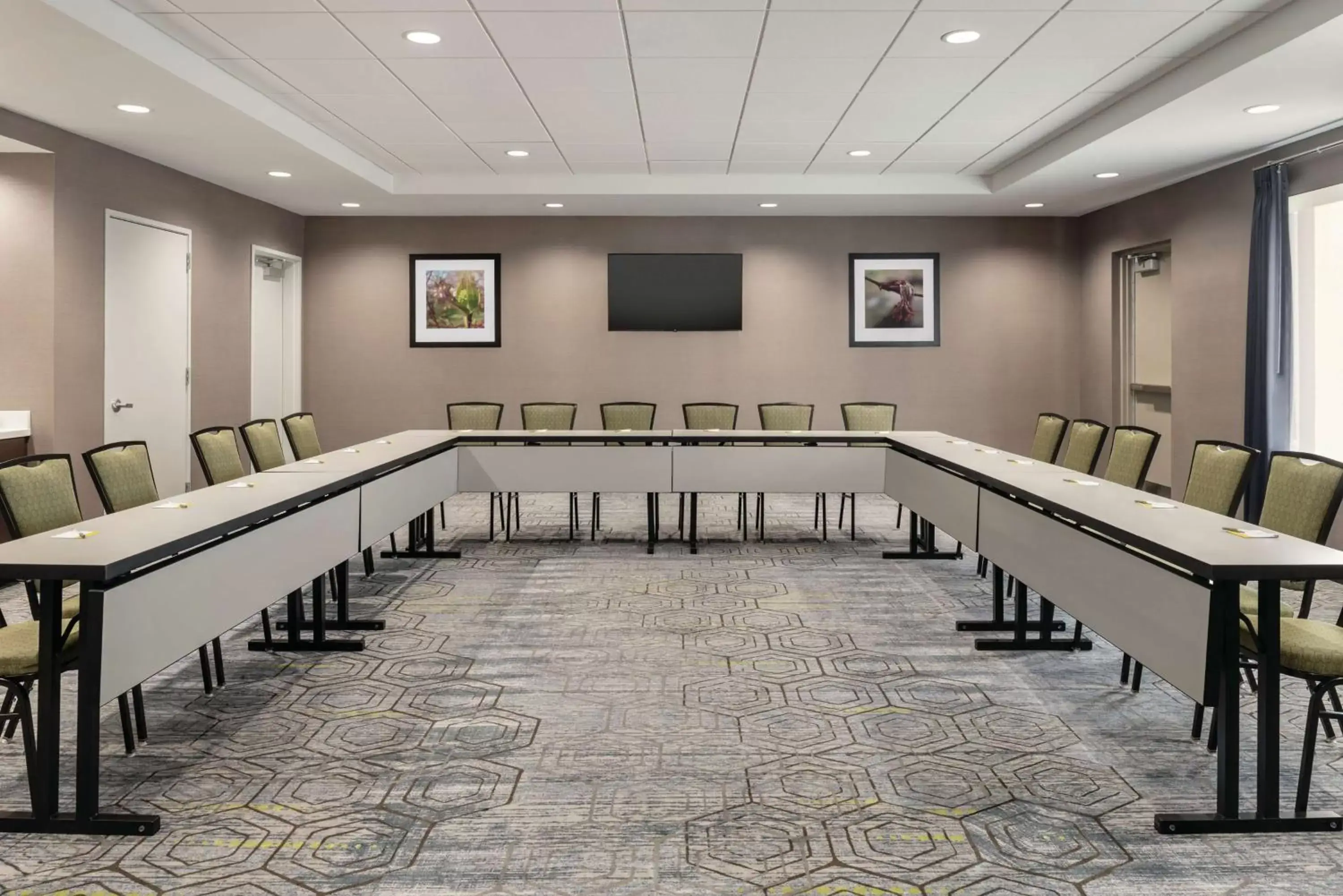 Meeting/conference room in Hampton Inn Brooklyn Park