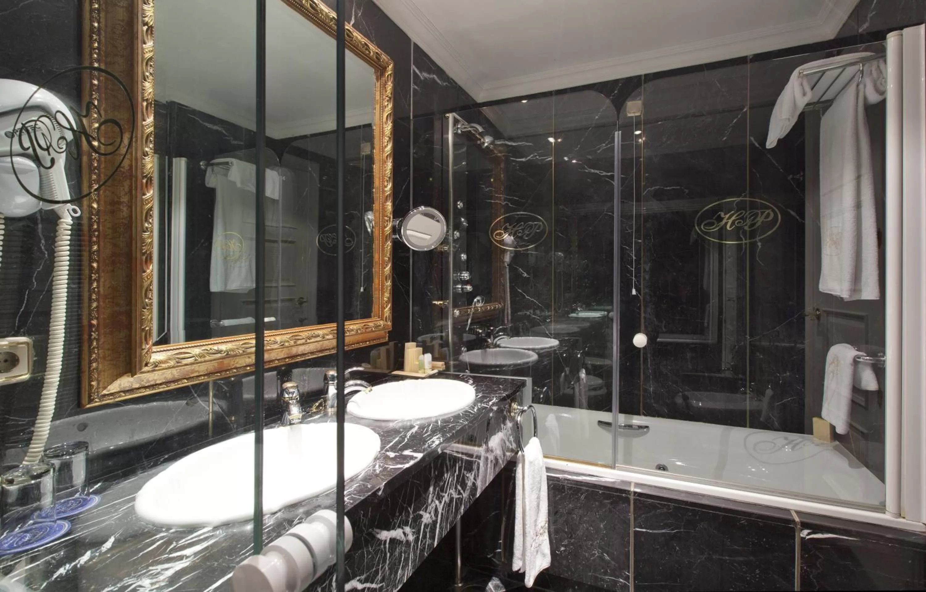 Bathroom in Hotel Alameda Palace