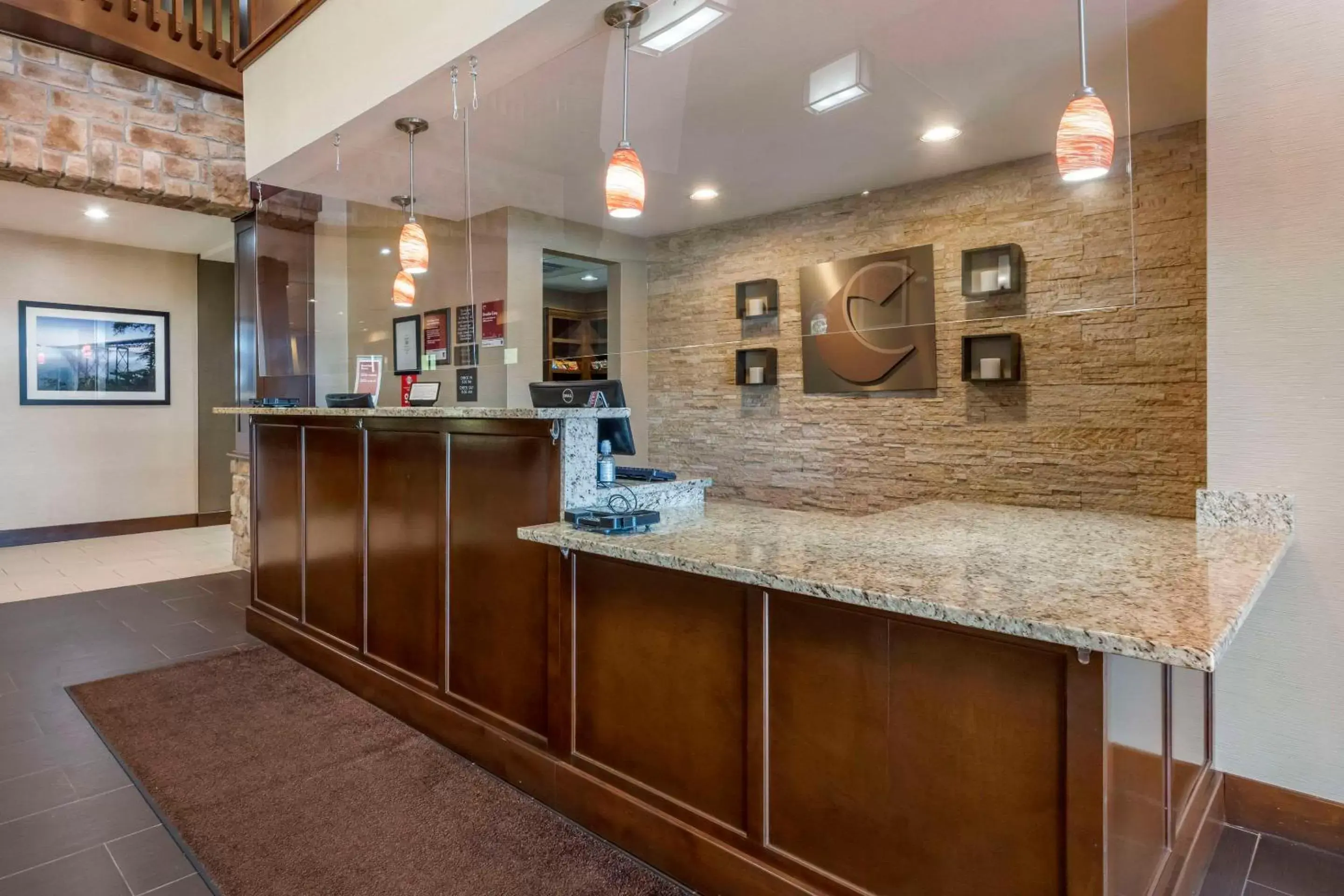 Lobby or reception in Comfort Suites Bridgeport - Clarksburg