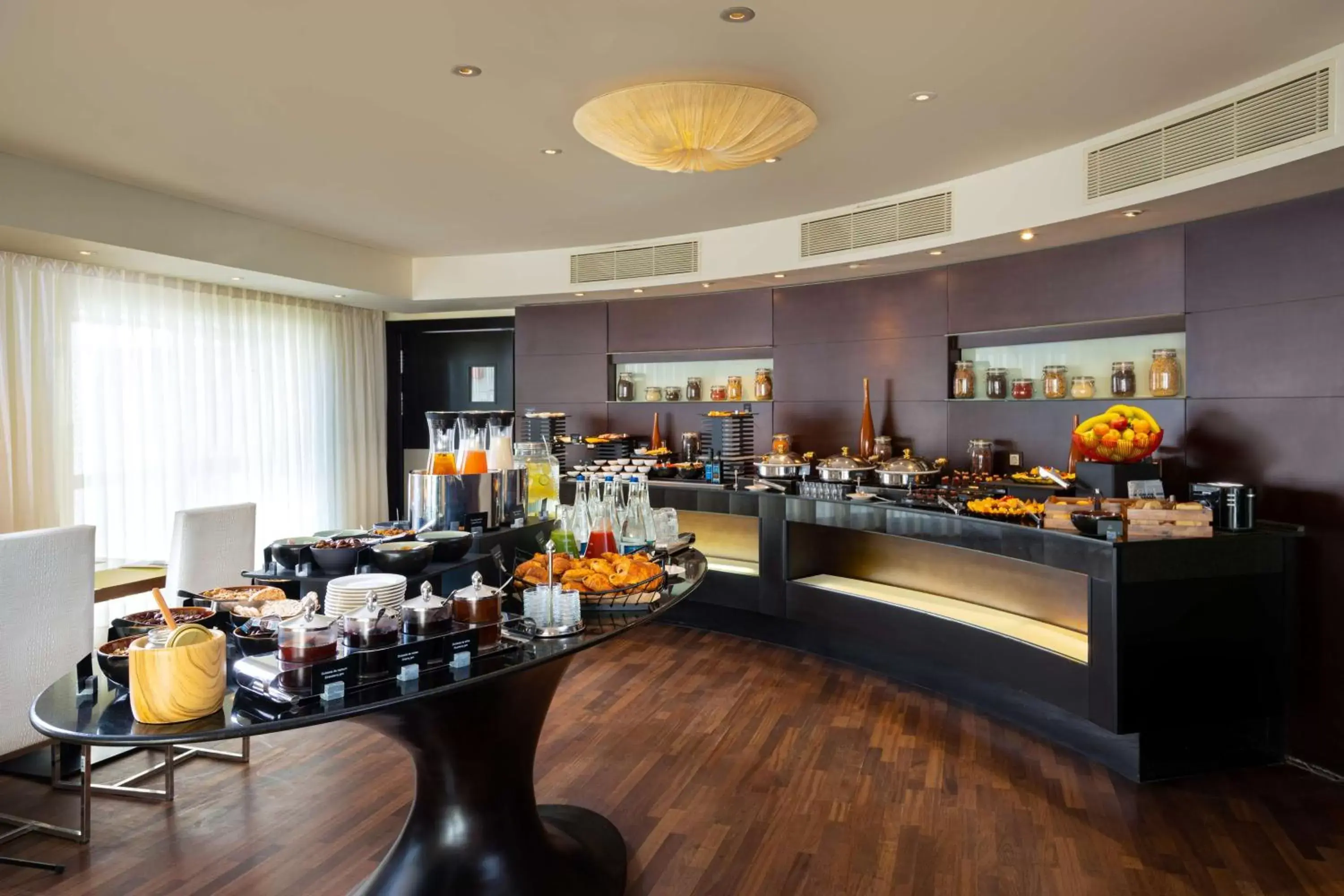 Lounge or bar, Restaurant/Places to Eat in Radisson Blu Hotel Bucharest