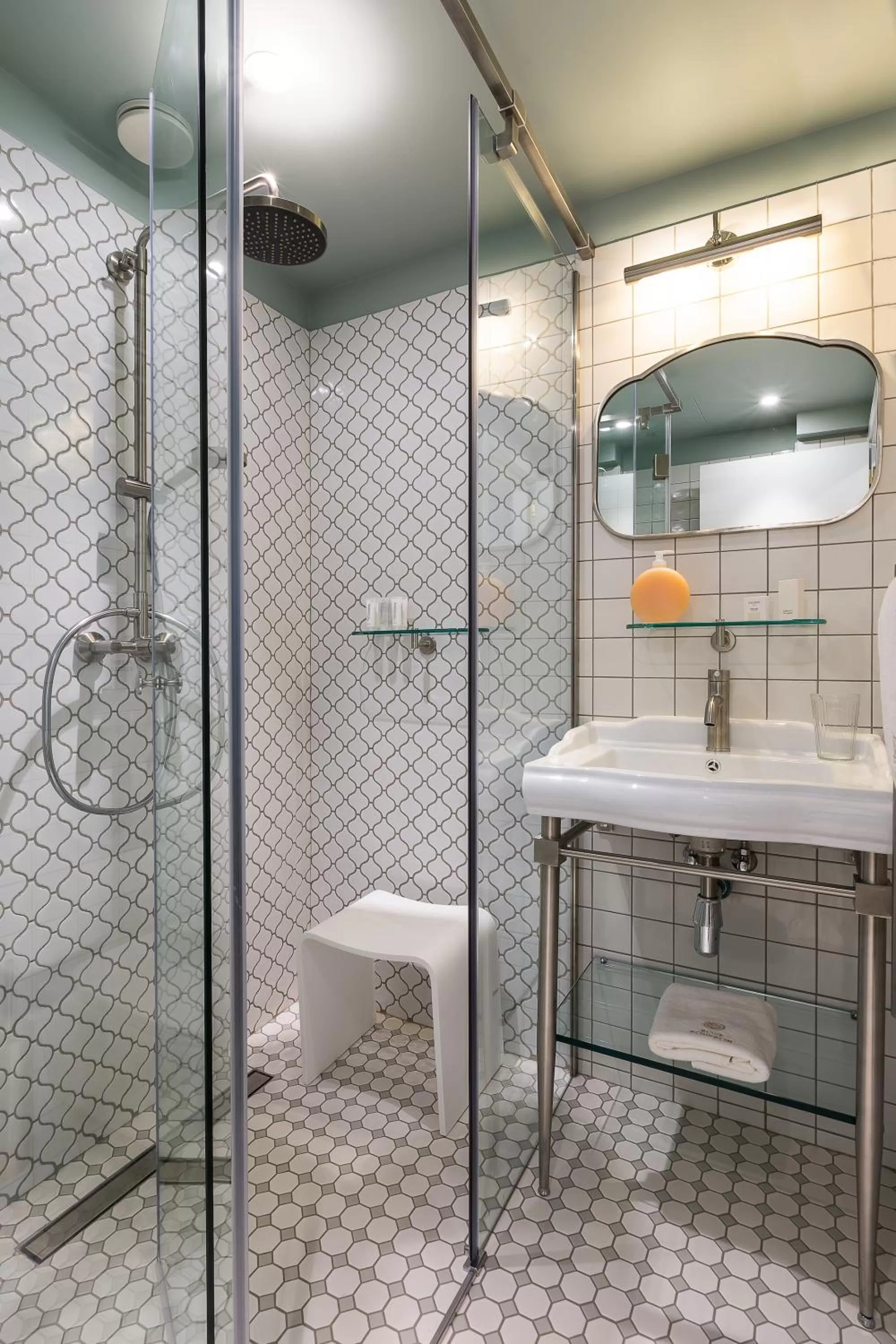 Bathroom in Rose Bourbon