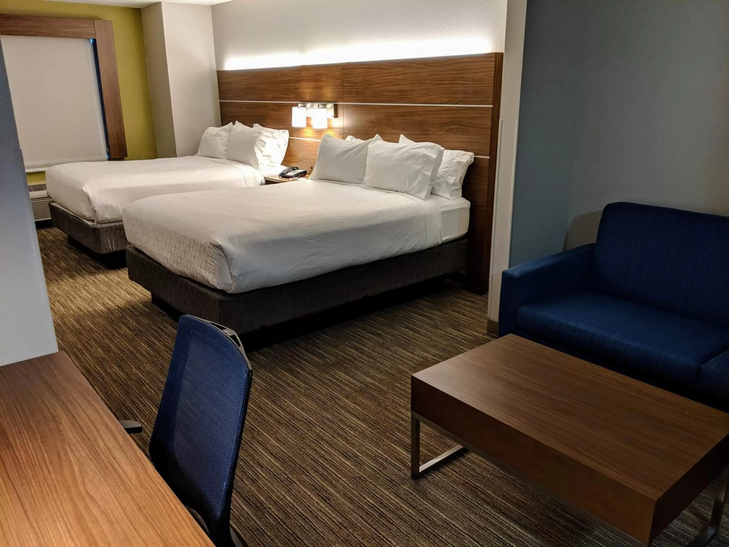 Photo of the whole room, Bed in Holiday Inn Express Hotel & Suites Claypool Hill -Richlands Area, an IHG Hotel