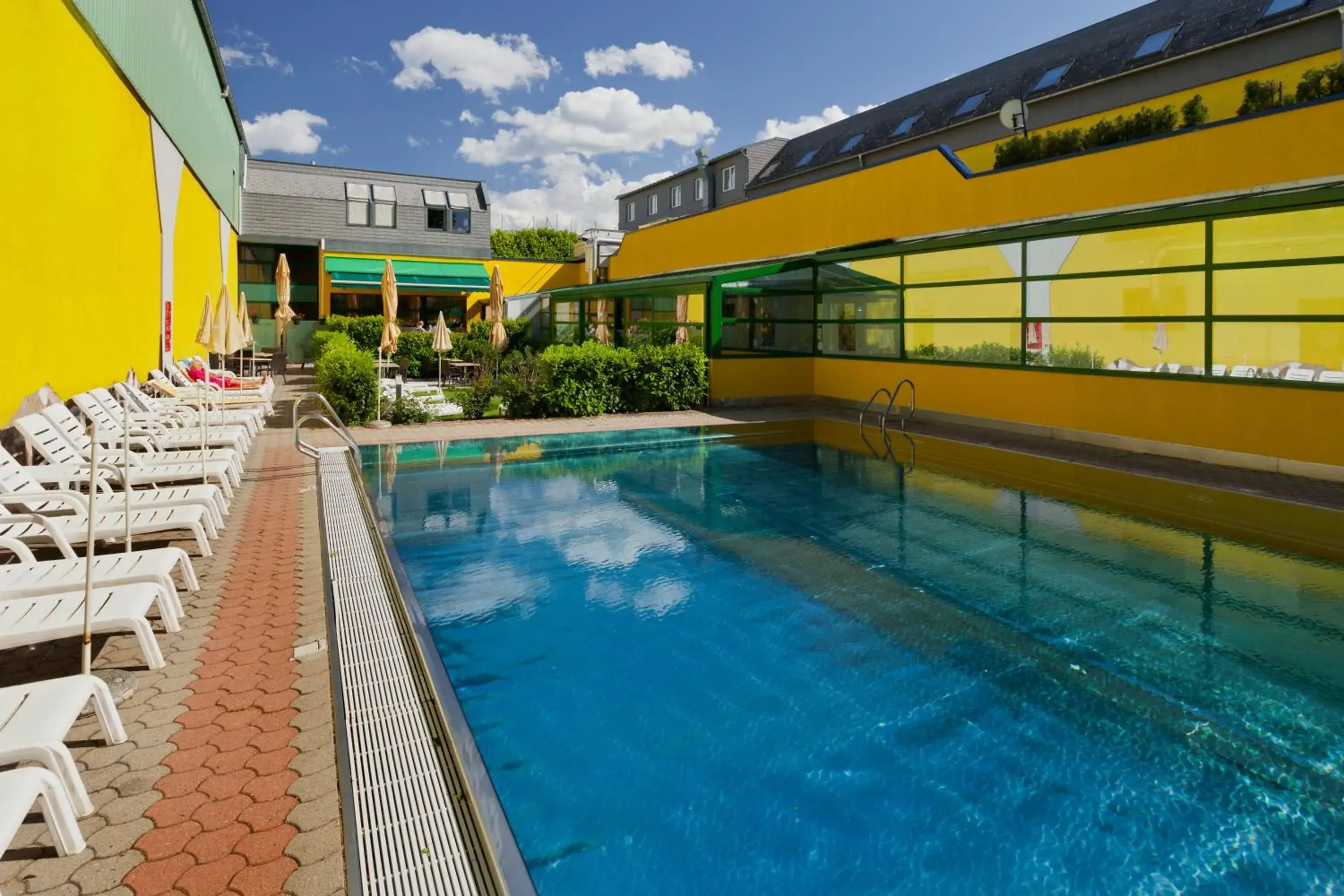 Summer, Swimming Pool in Vienna Sporthotel