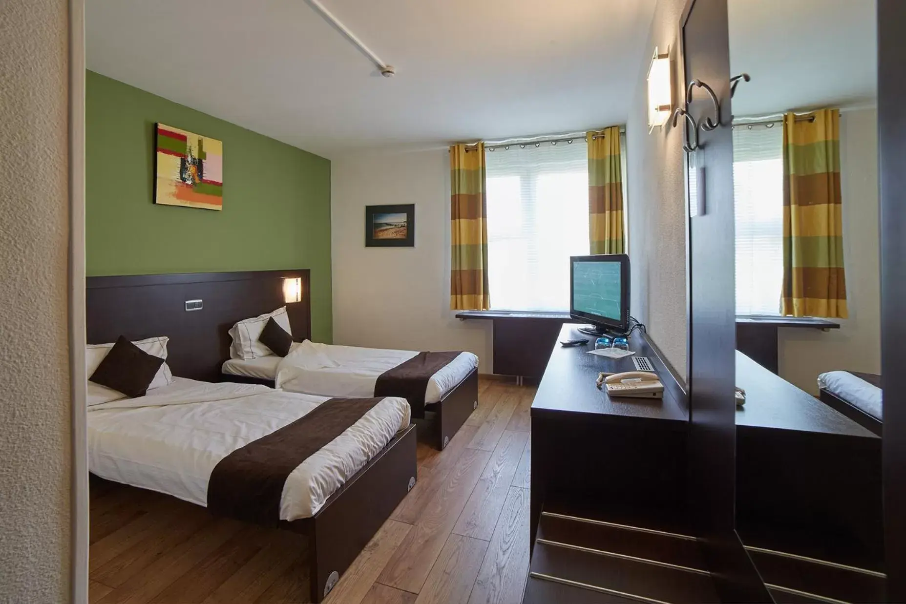 Bedroom in Threeland Hotel