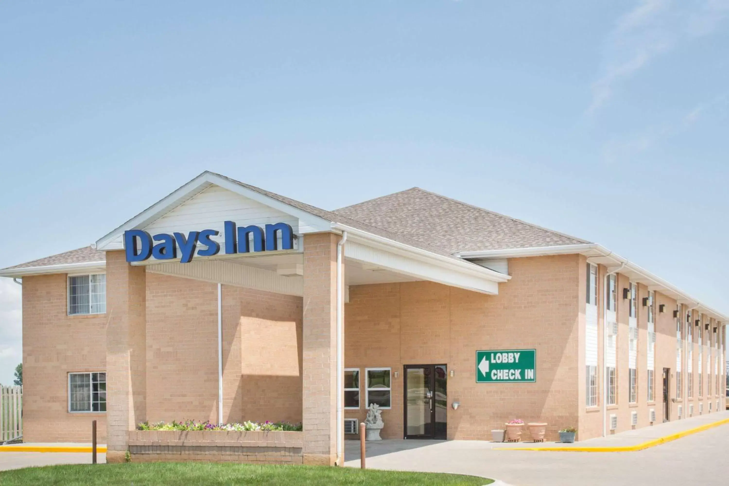 Property building in Days Inn by Wyndham Lexington NE Property building in Days Inn by Wyndham Lexington NE