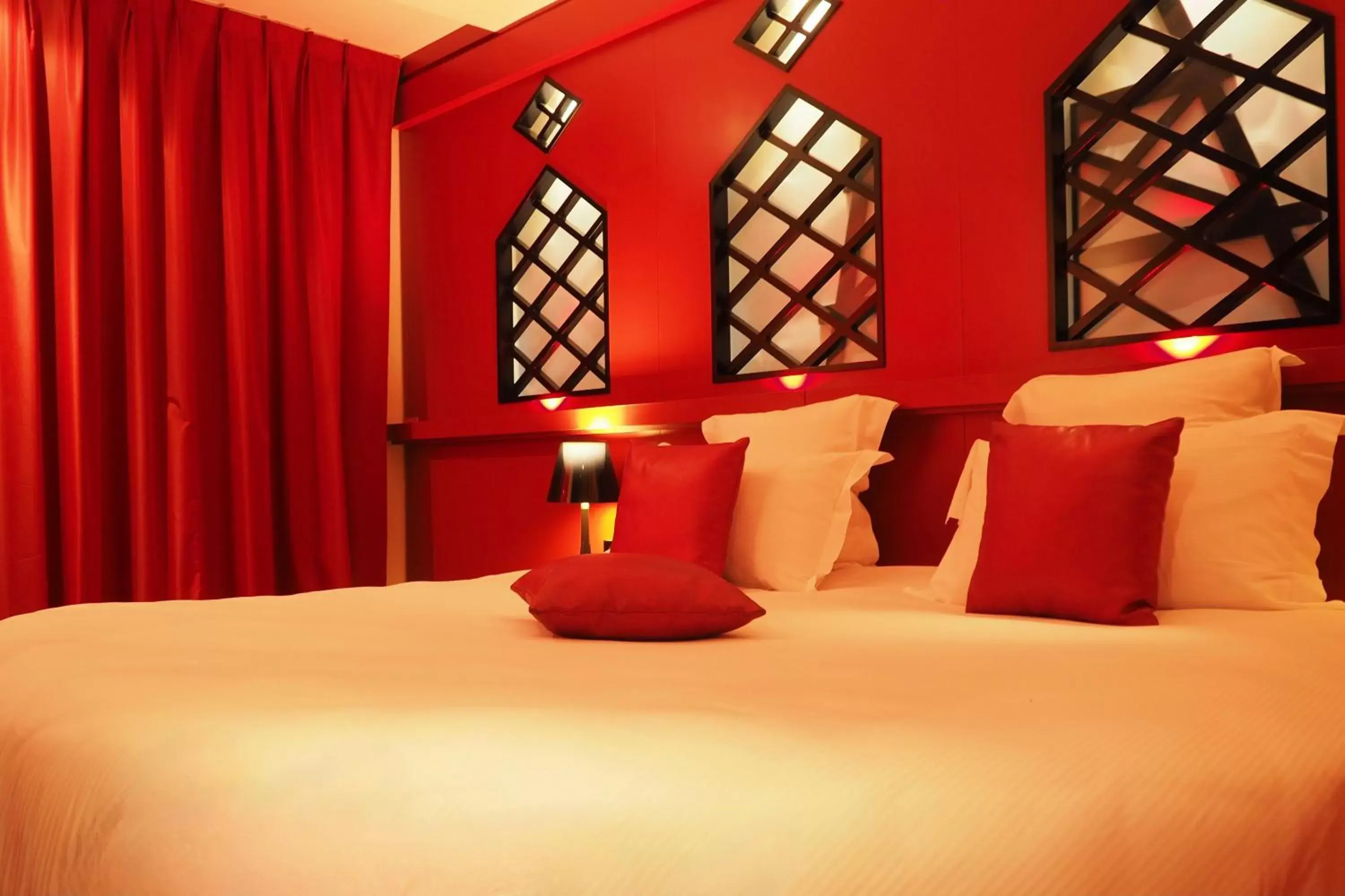 Bed in Secret de Paris - Hotel & Spa
