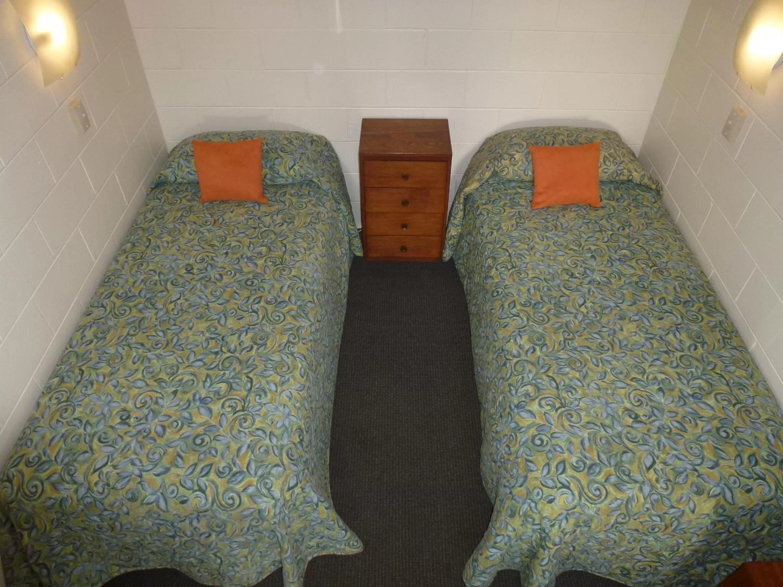 Bed in Mana-Nui Motel