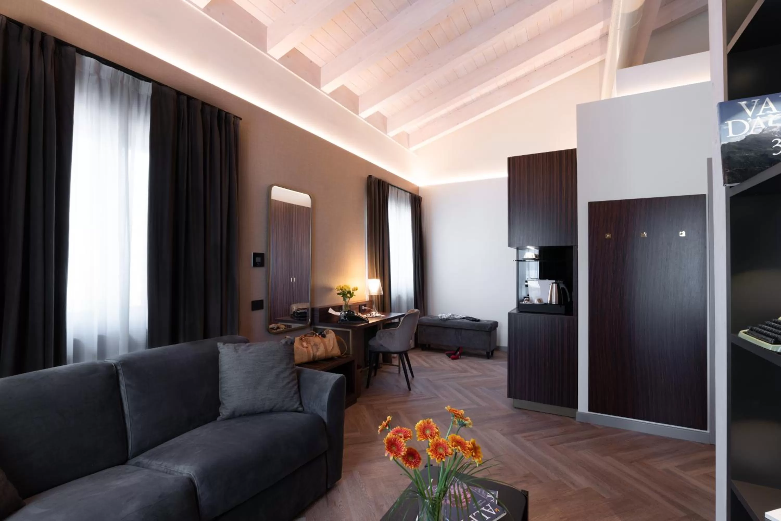 Communal lounge/ TV room in 3T Boutique Hotel