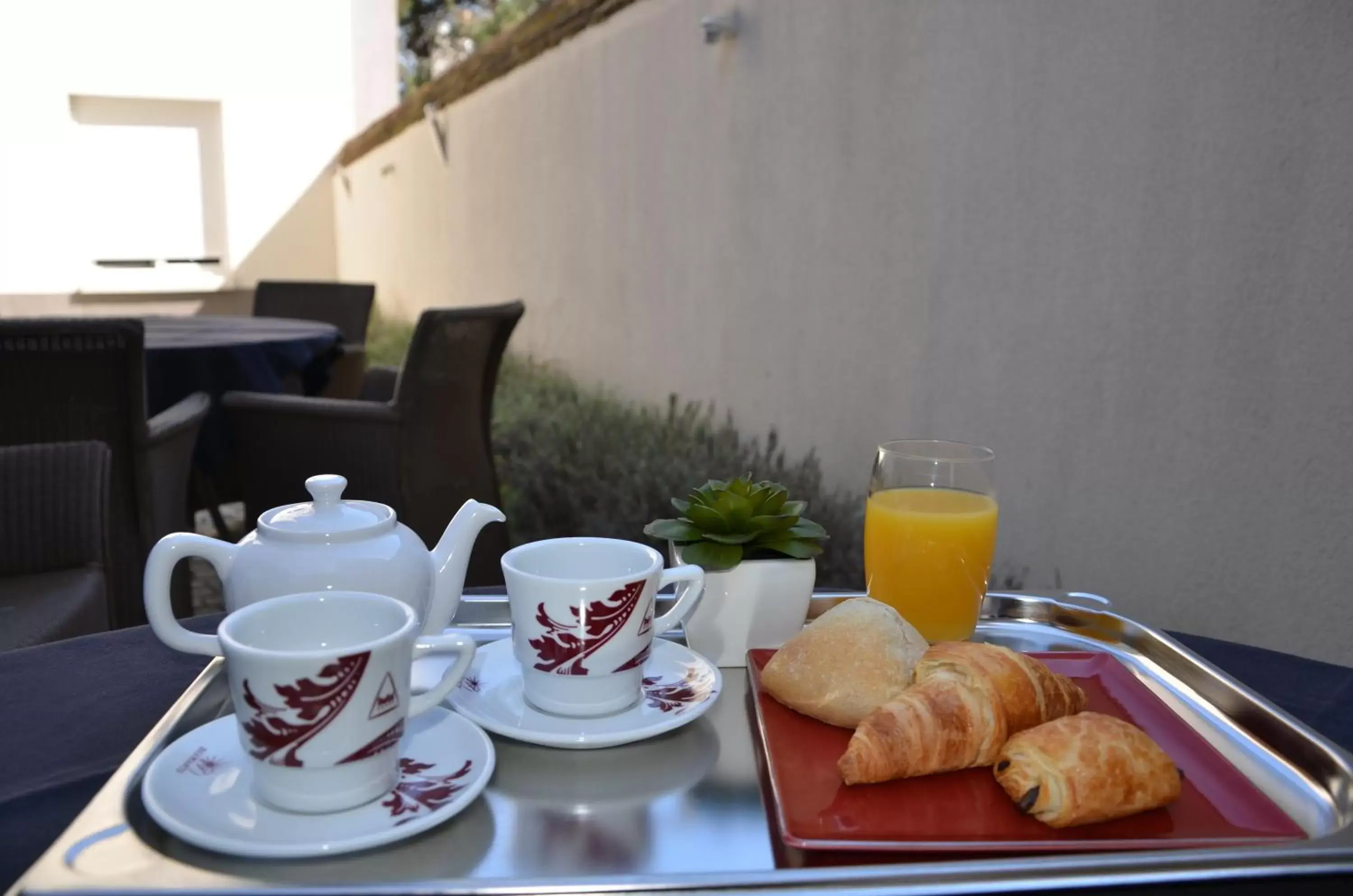 Patio, Breakfast in Hôtel Saint Martin