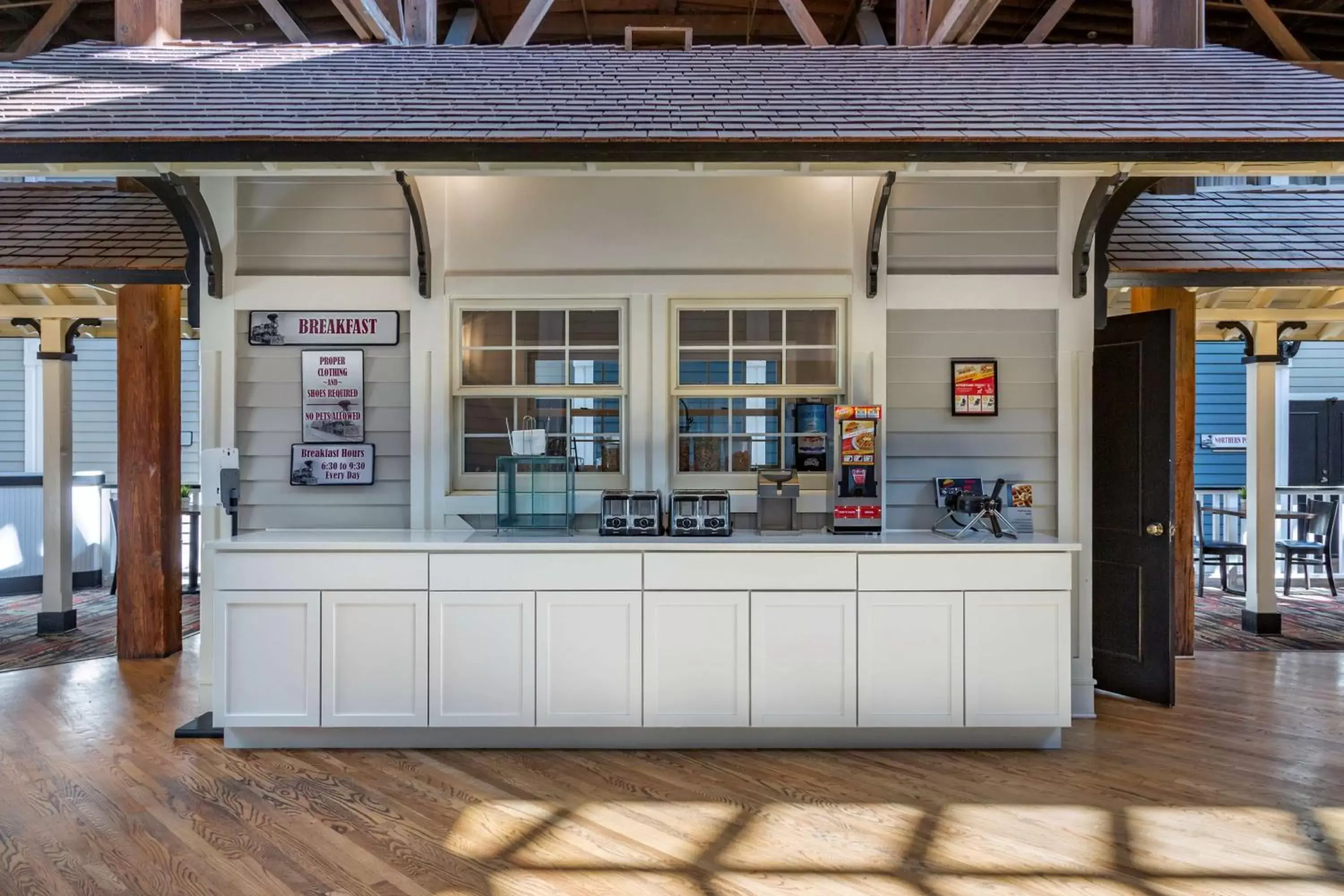 Breakfast in Best Western Plus Como Park Hotel Breakfast in Best Western Plus Como Park Hotel