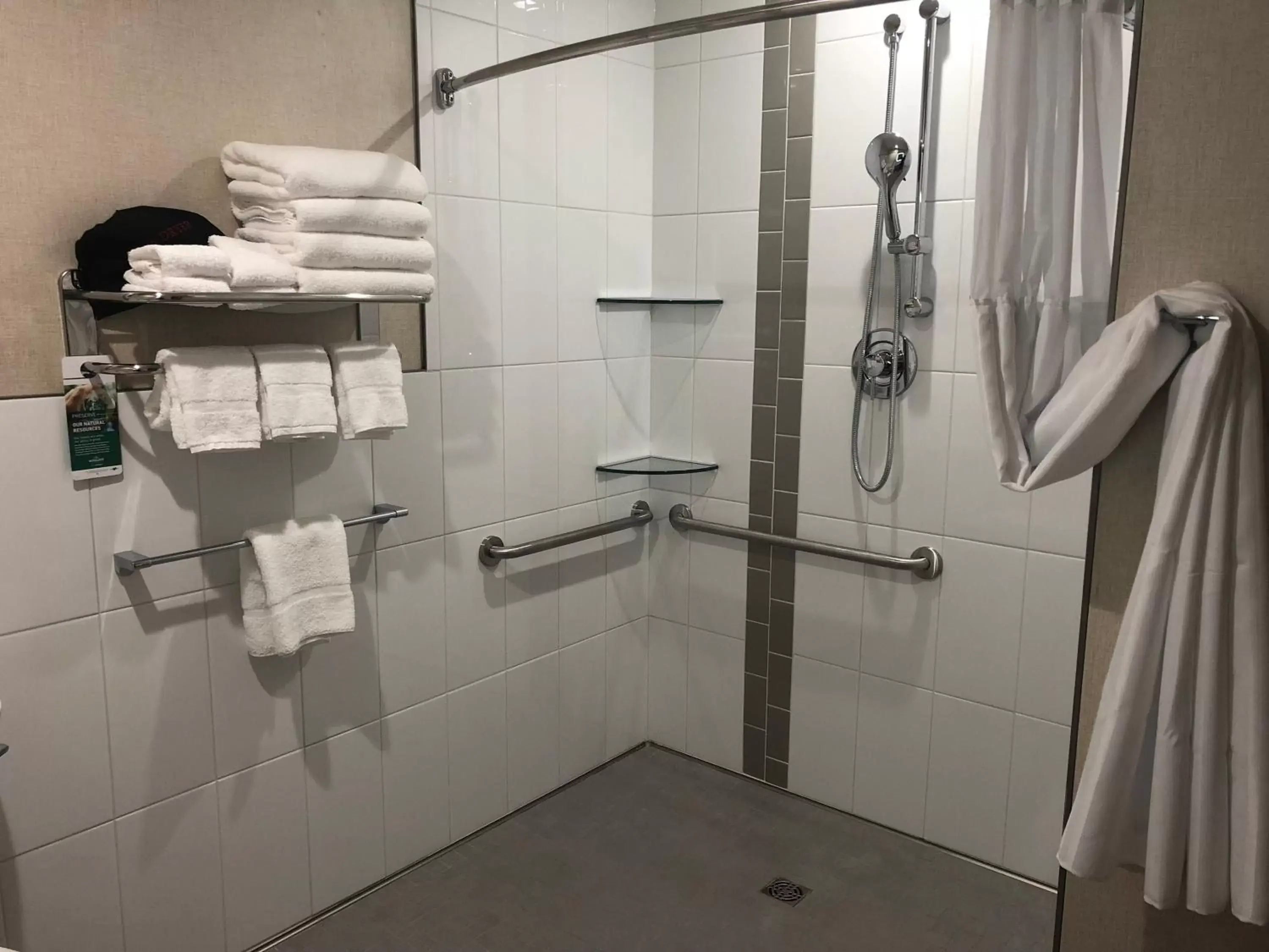 Shower, Bathroom in Wingate by Wyndham Kamloops