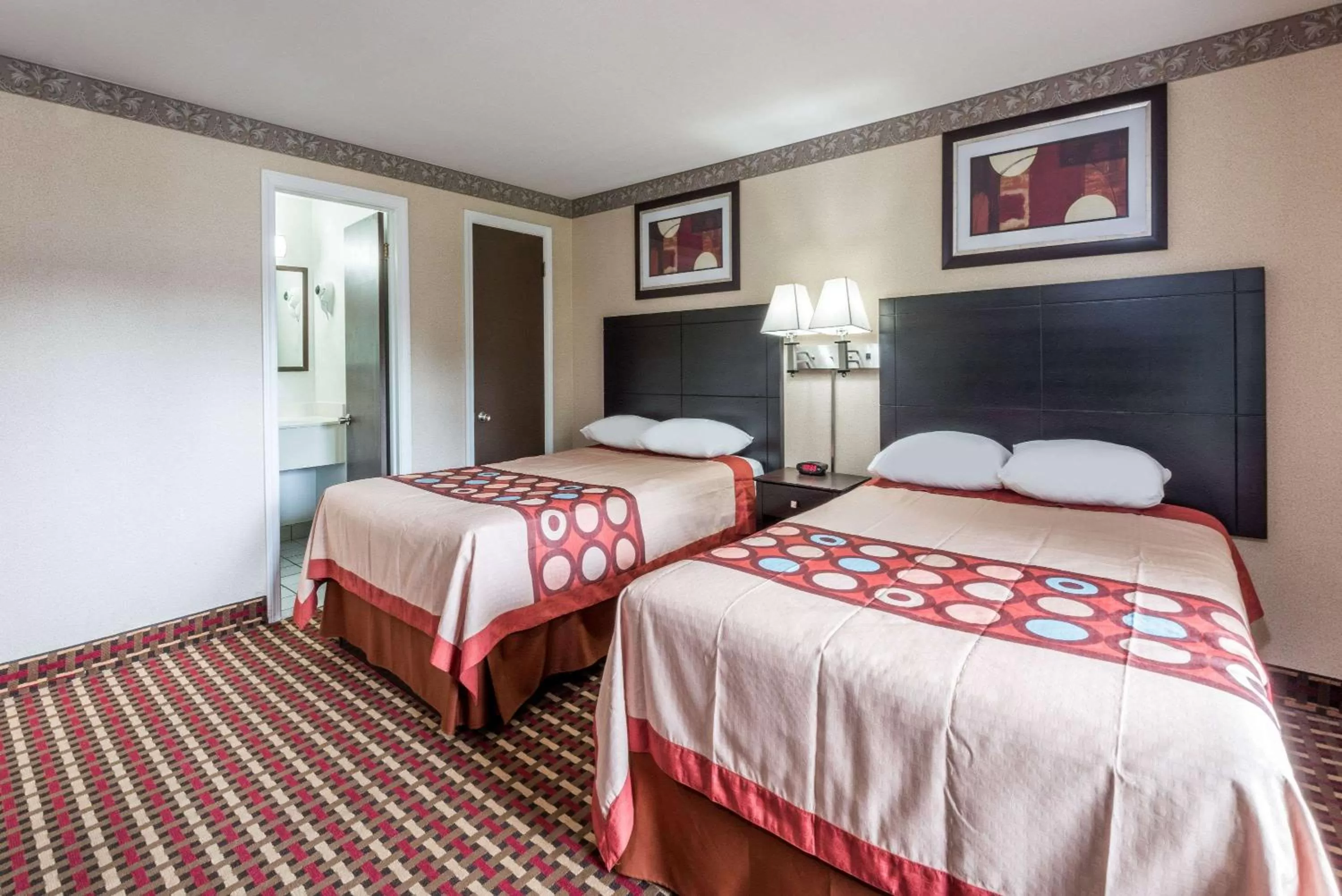 Photo of the whole room, Bed in Super 8 by Wyndham Old Saybrook