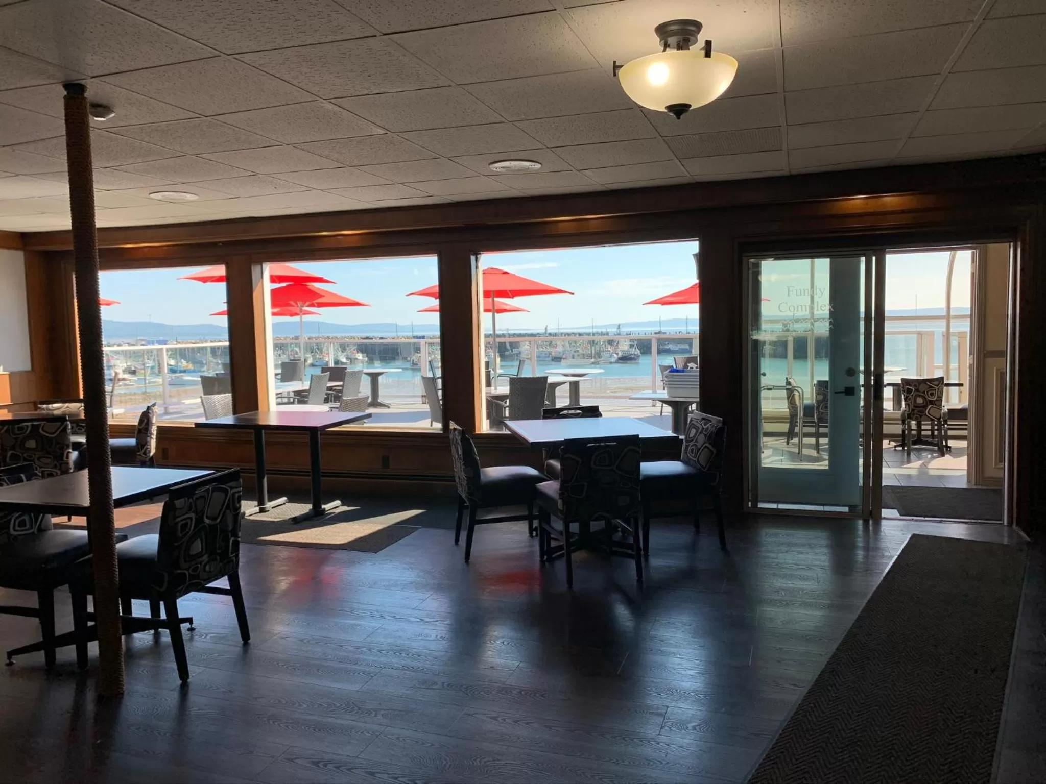 Restaurant/Places to Eat in Dockside Suites