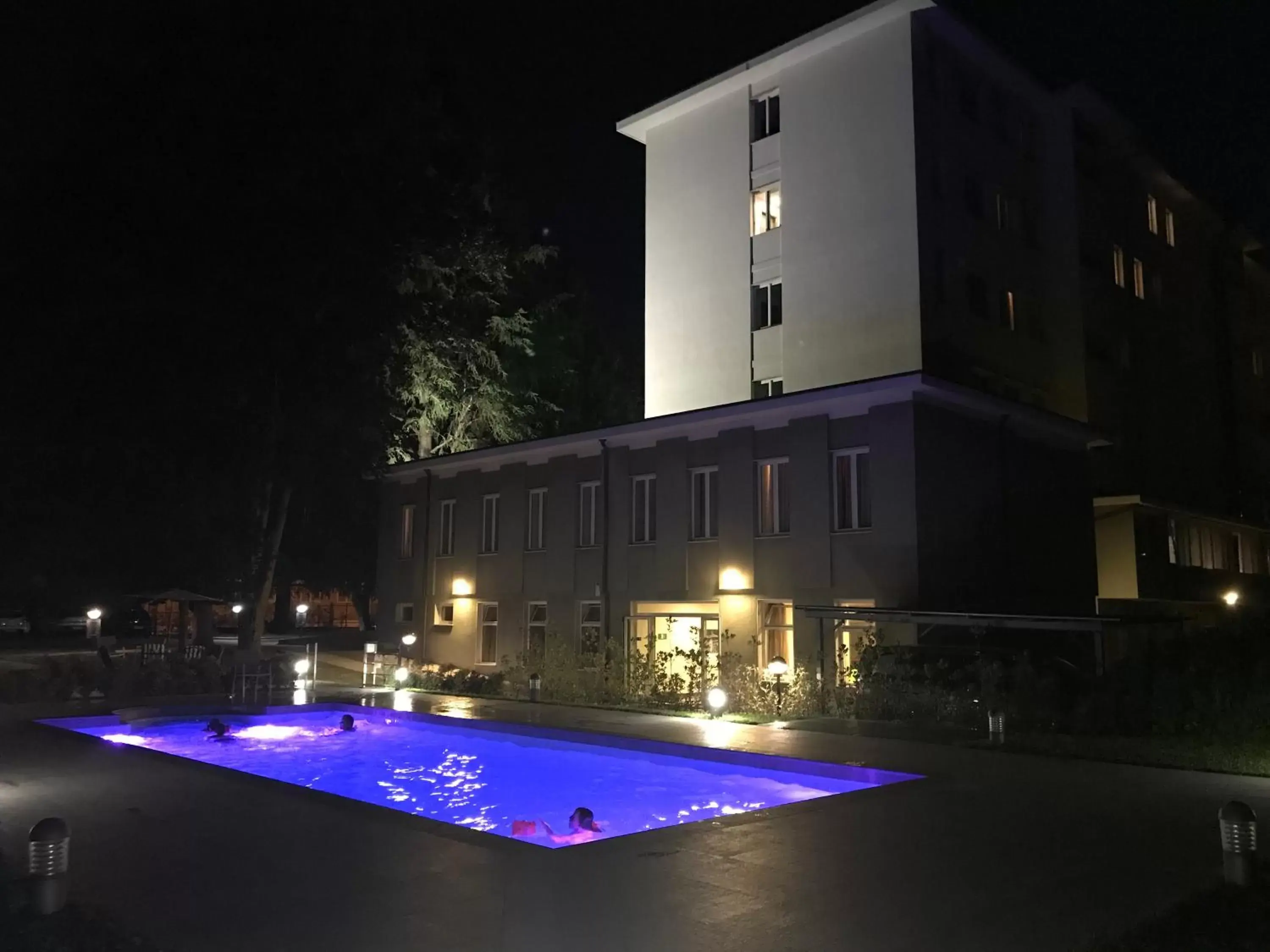 Swimming pool in Bis Hotel Varese