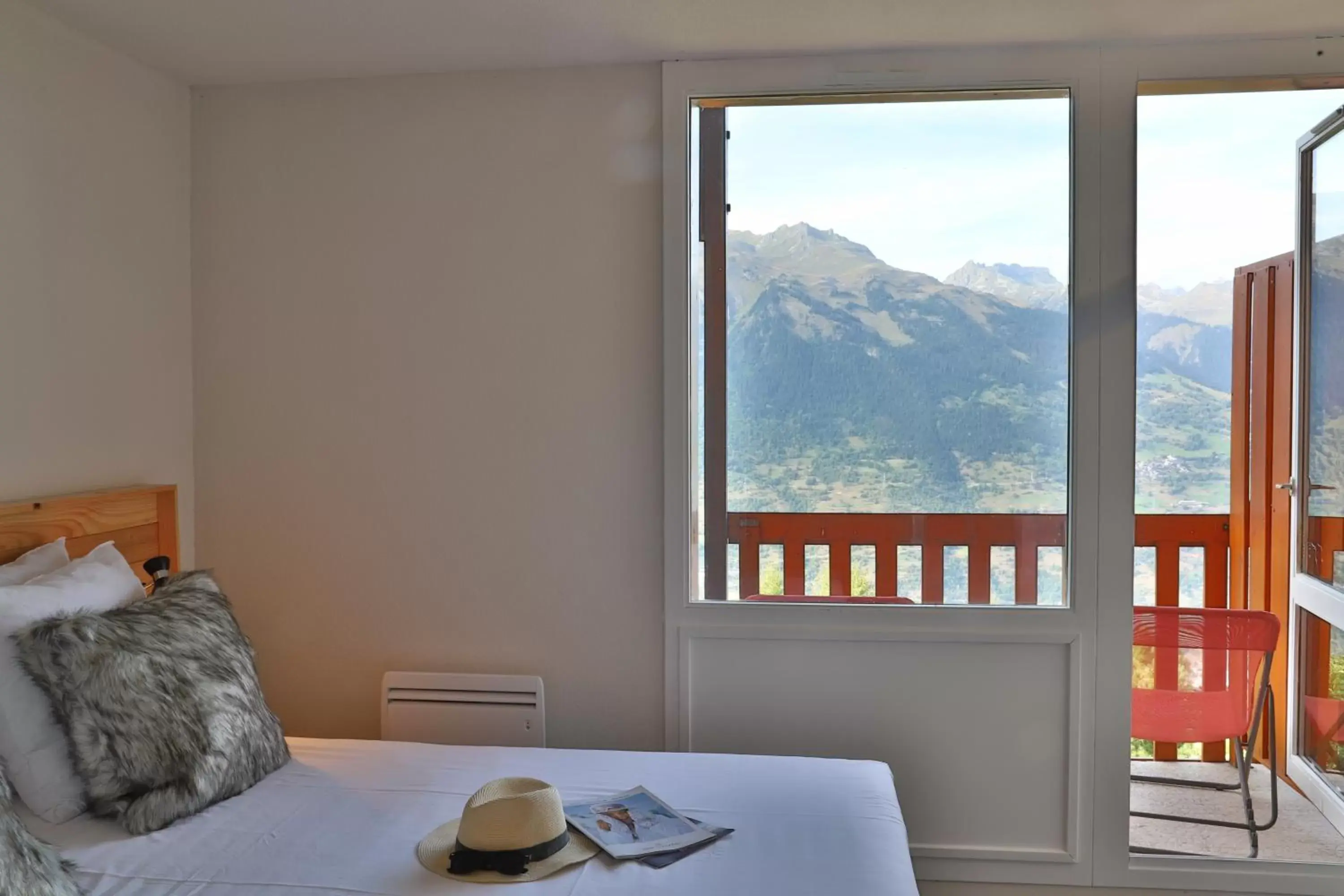 Bedroom, Mountain View in SOWELL Family La Lauzière